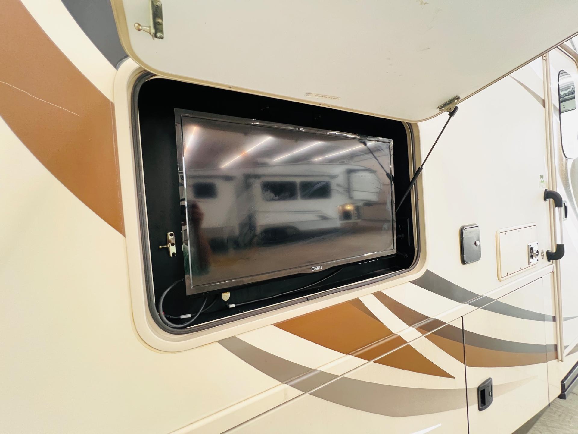 2016 Thor Motor Coach 2016 Thor Motor Coach Miramar - thumbnail 14