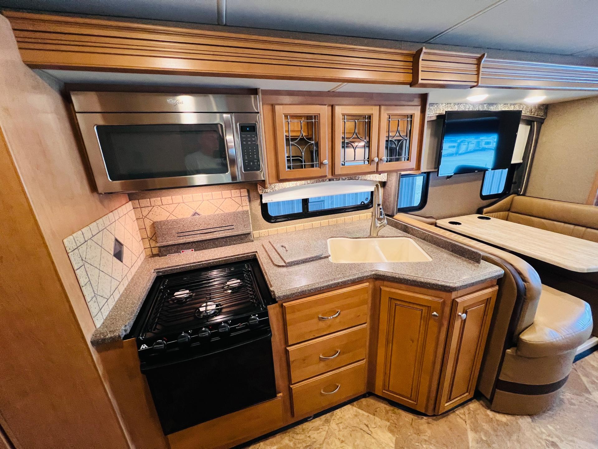 2016 Thor Motor Coach 2016 Thor Motor Coach Miramar - thumbnail 23