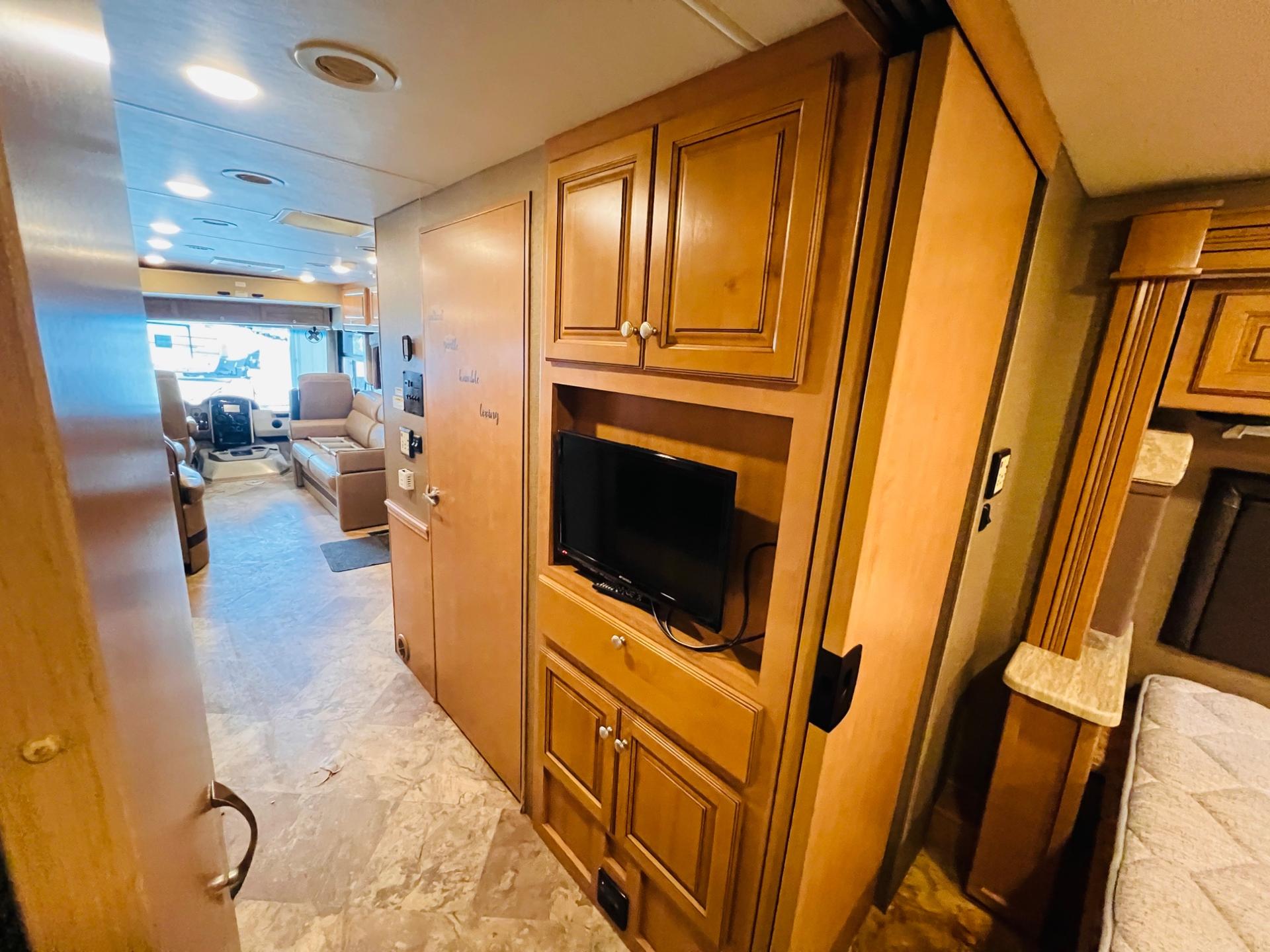 2016 Thor Motor Coach 2016 Thor Motor Coach Miramar - thumbnail 33