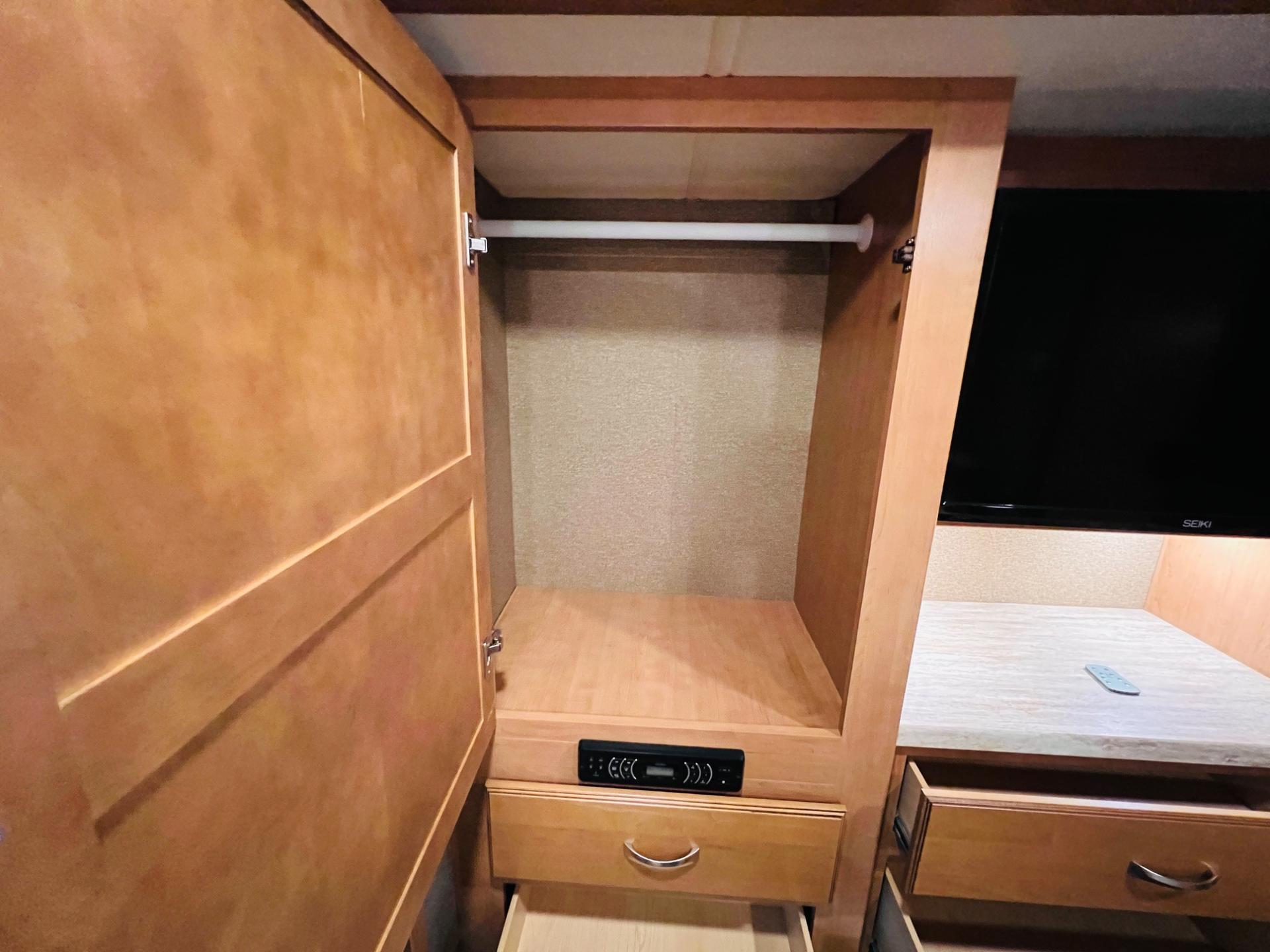 2016 Thor Motor Coach 2016 Thor Motor Coach Miramar - thumbnail 39