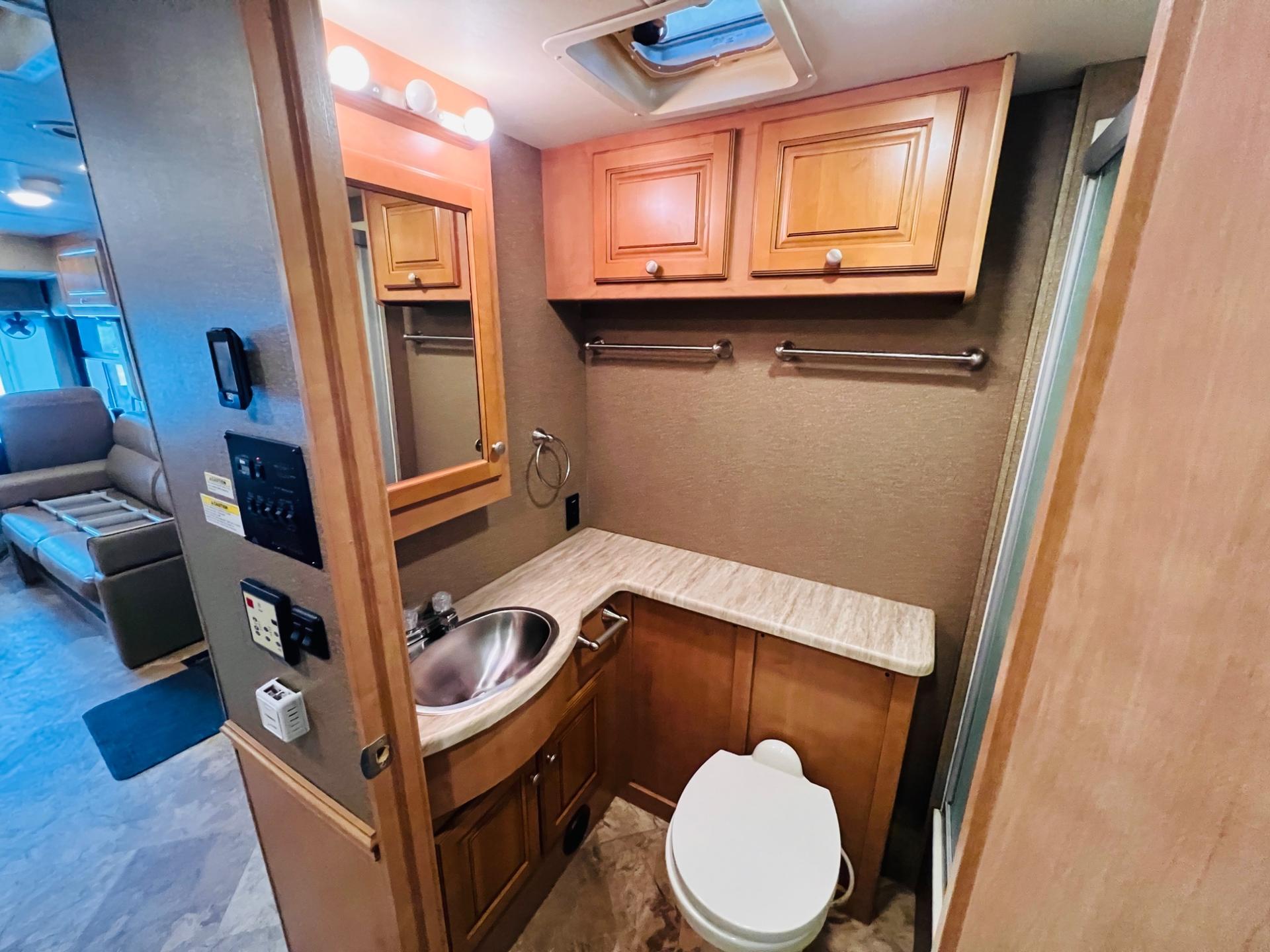 2016 Thor Motor Coach 2016 Thor Motor Coach Miramar - thumbnail 49