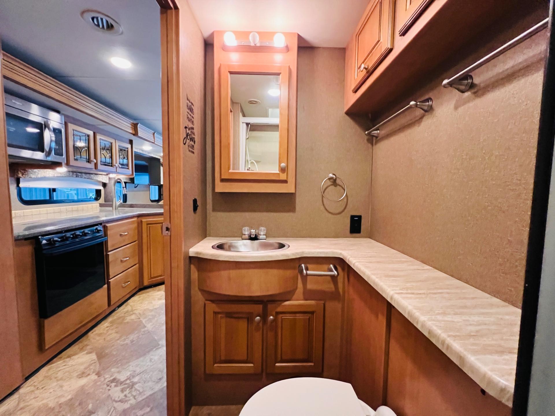 2016 Thor Motor Coach 2016 Thor Motor Coach Miramar - thumbnail 52