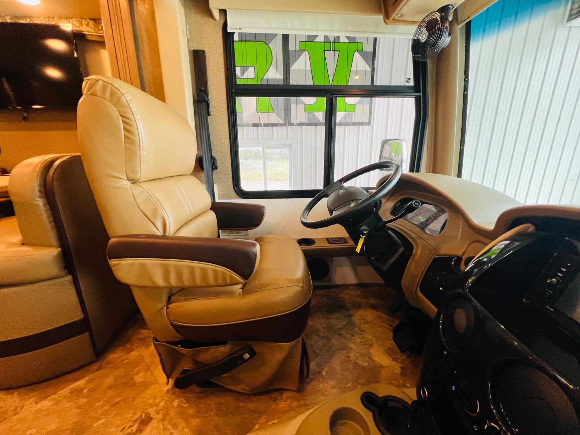 2016 Thor Motor Coach 2016 Thor Motor Coach Miramar - thumbnail 53