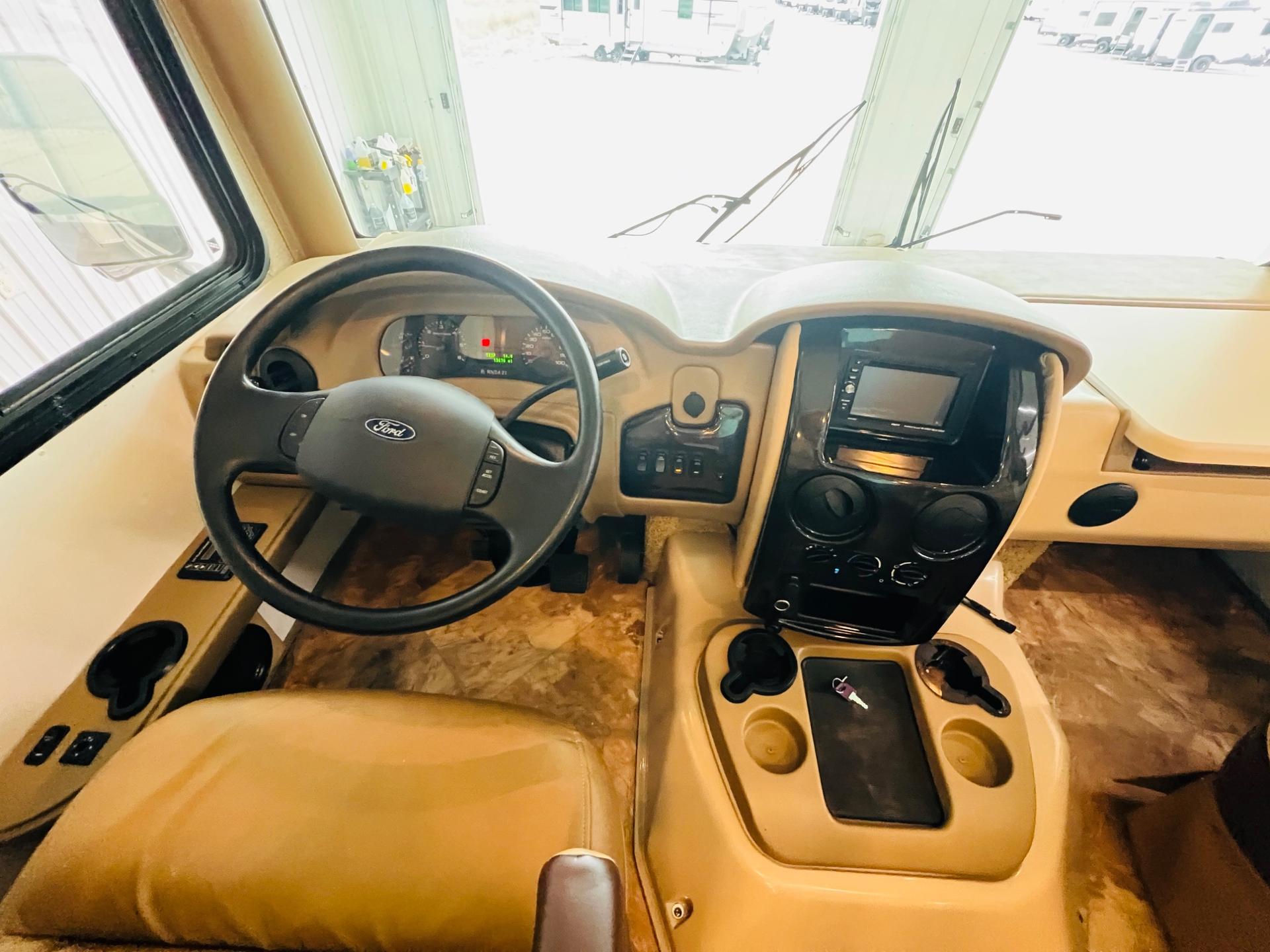 2016 Thor Motor Coach 2016 Thor Motor Coach Miramar - thumbnail 55