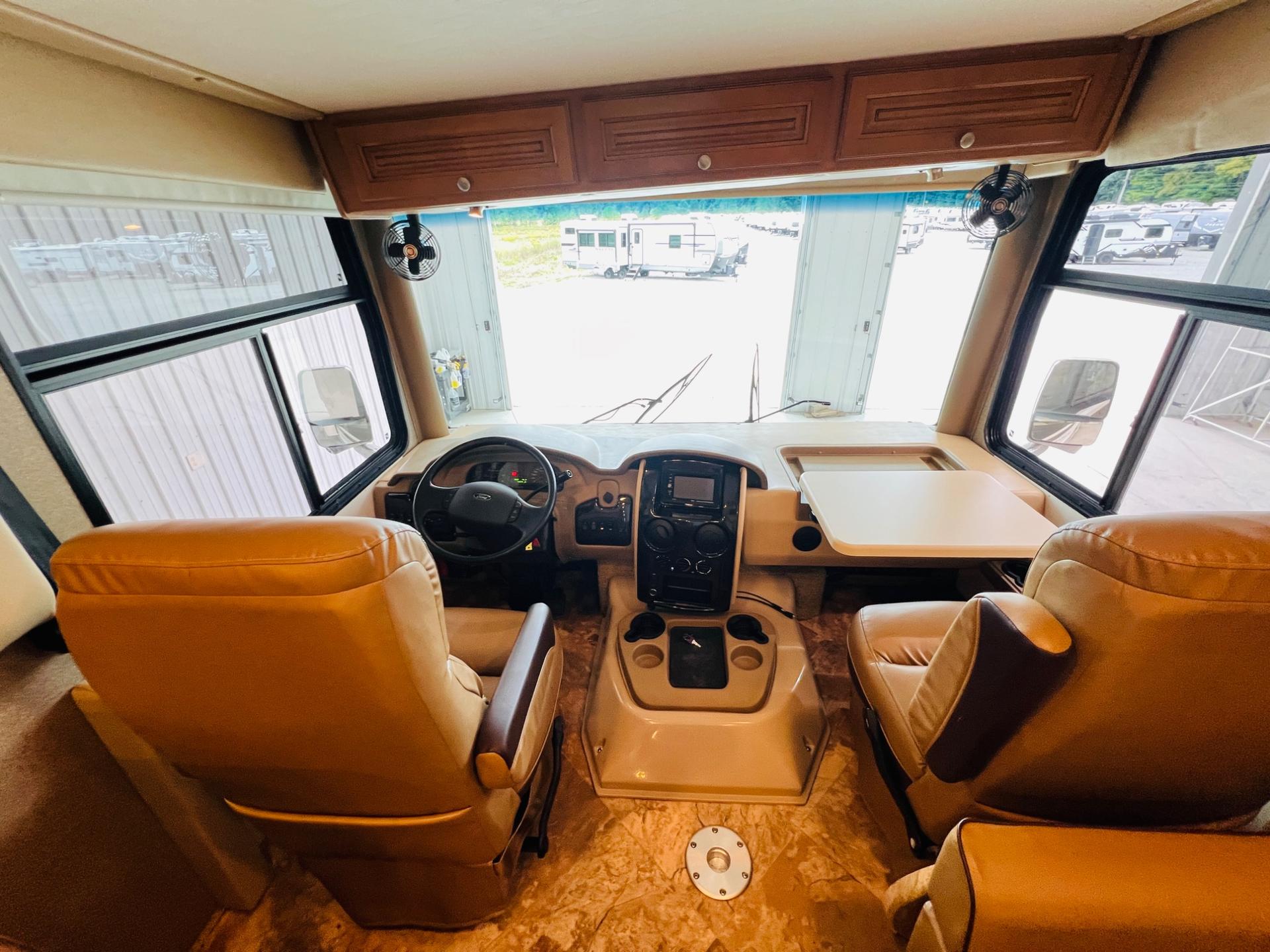 2016 Thor Motor Coach 2016 Thor Motor Coach Miramar - thumbnail 57