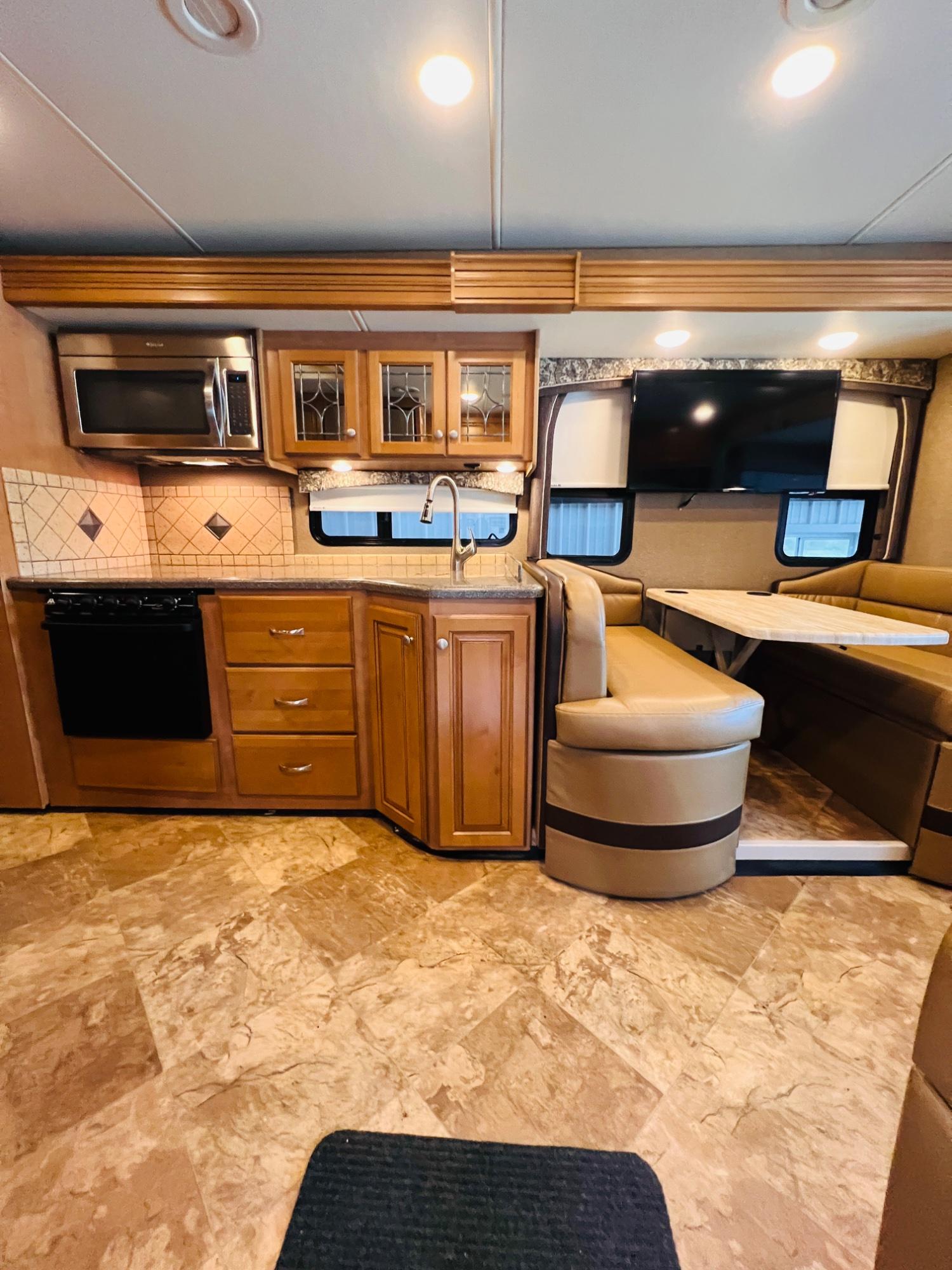 2016 Thor Motor Coach 2016 Thor Motor Coach Miramar - thumbnail 59