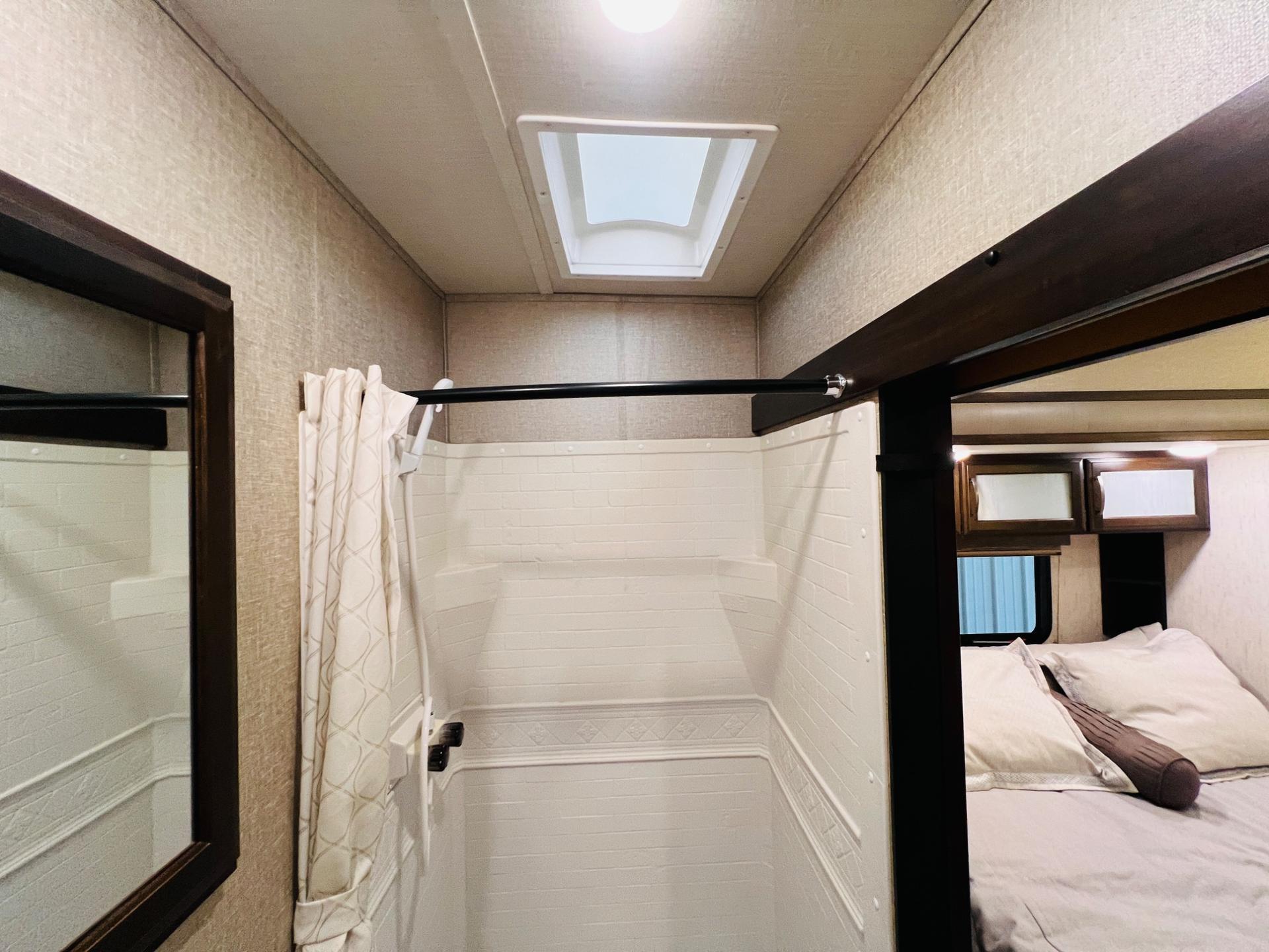 2020 Grand Design 2020 Grand Design Momentum G-Class - thumbnail 38
