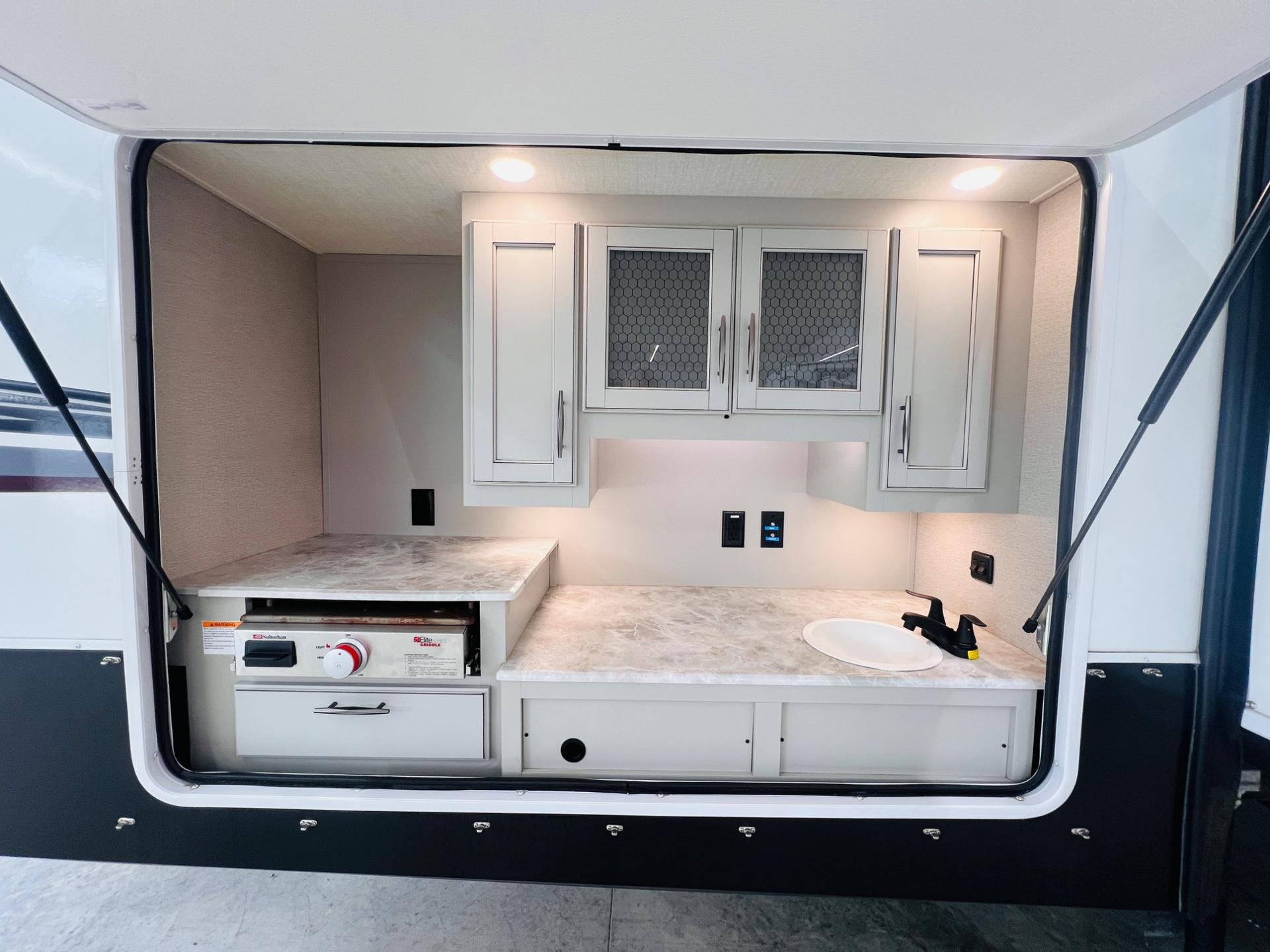 2022 Grand Design 2022 Grand Design Solitude S-Class - thumbnail 10