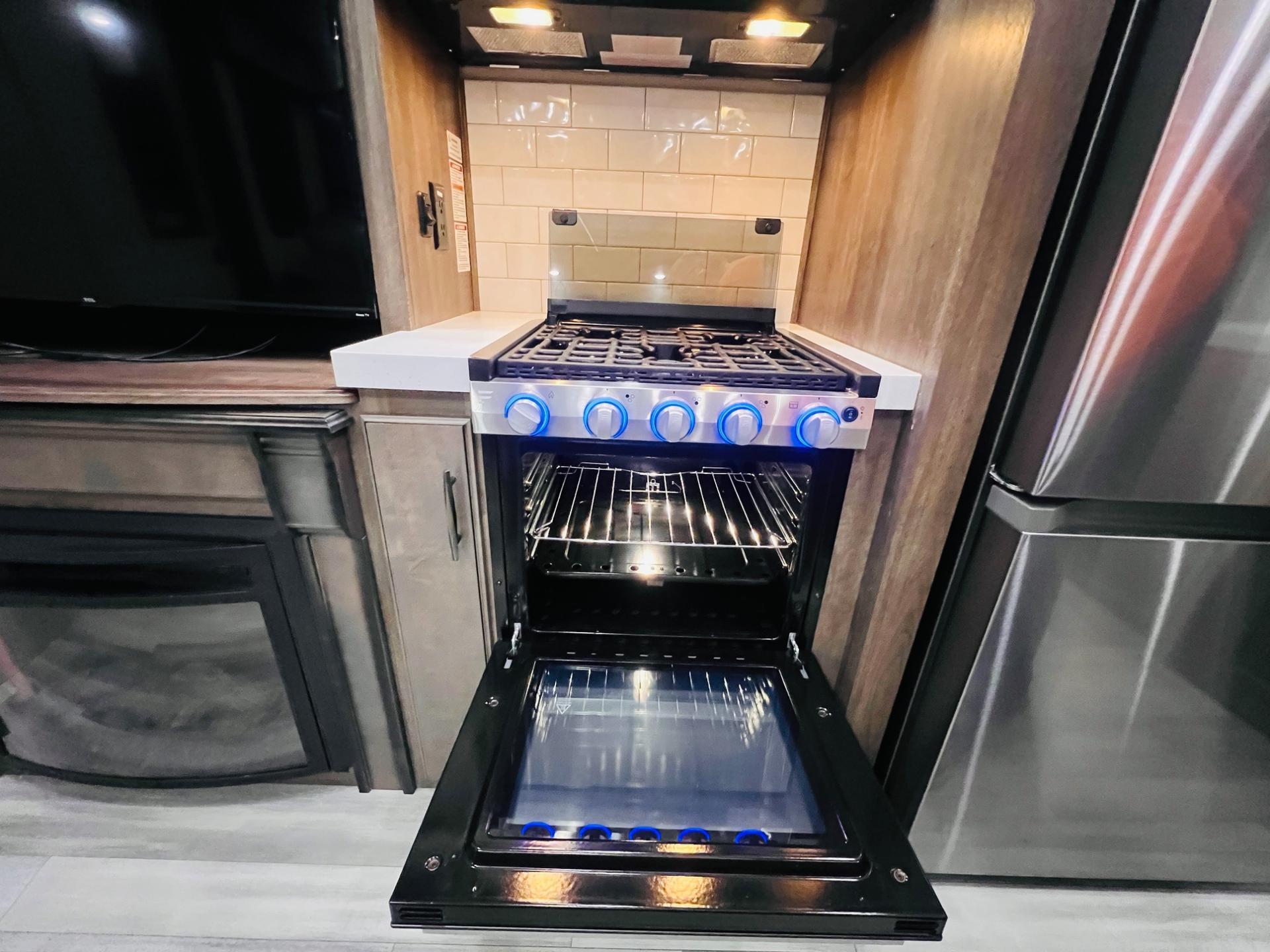 2022 Grand Design 2022 Grand Design Solitude S-Class - thumbnail 23