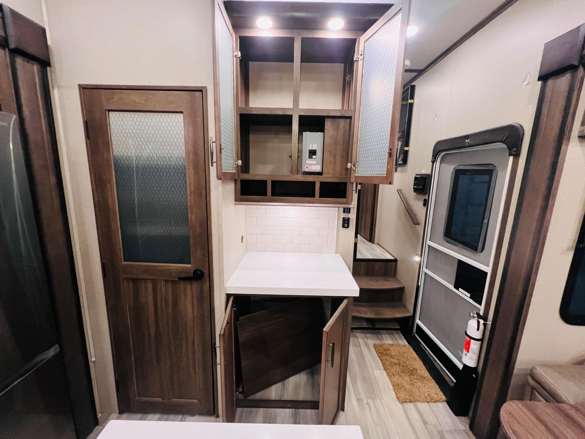 2022 Grand Design 2022 Grand Design Solitude S-Class - thumbnail 25