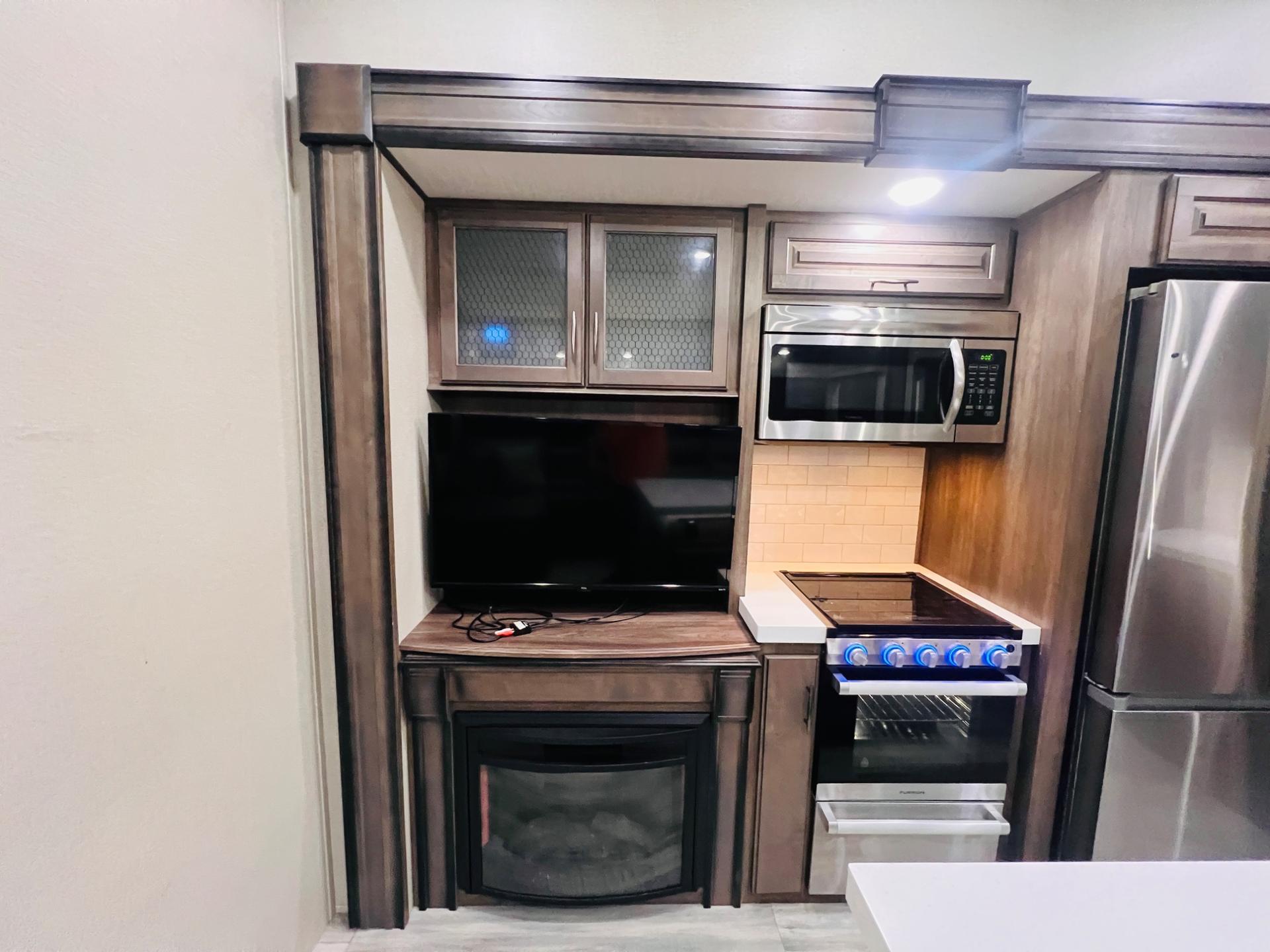 2022 Grand Design 2022 Grand Design Solitude S-Class - thumbnail 27