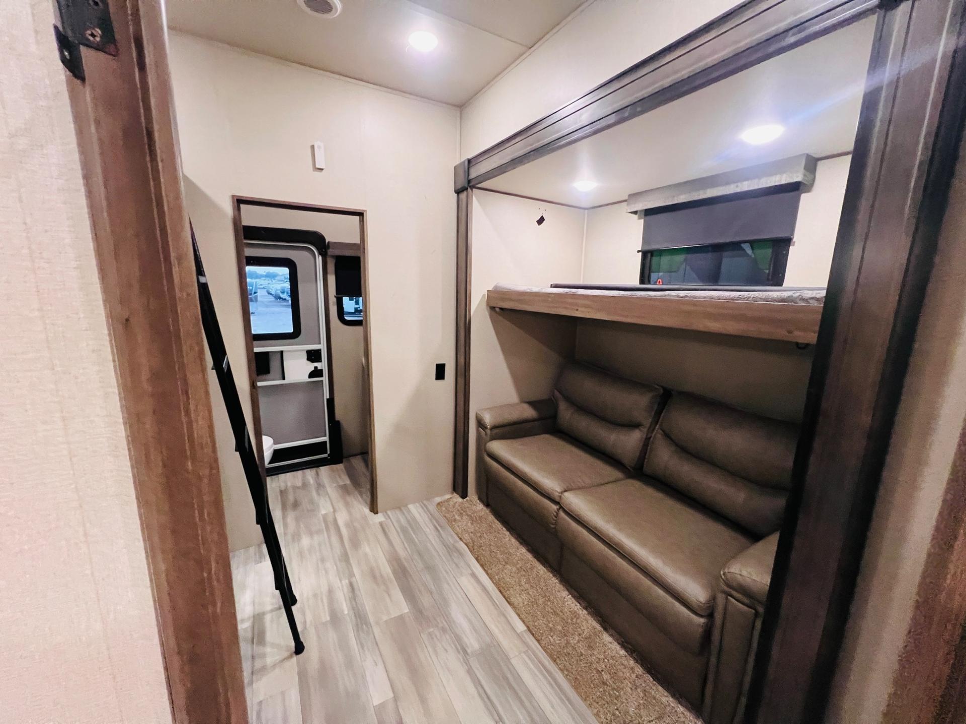 2022 Grand Design 2022 Grand Design Solitude S-Class - thumbnail 28