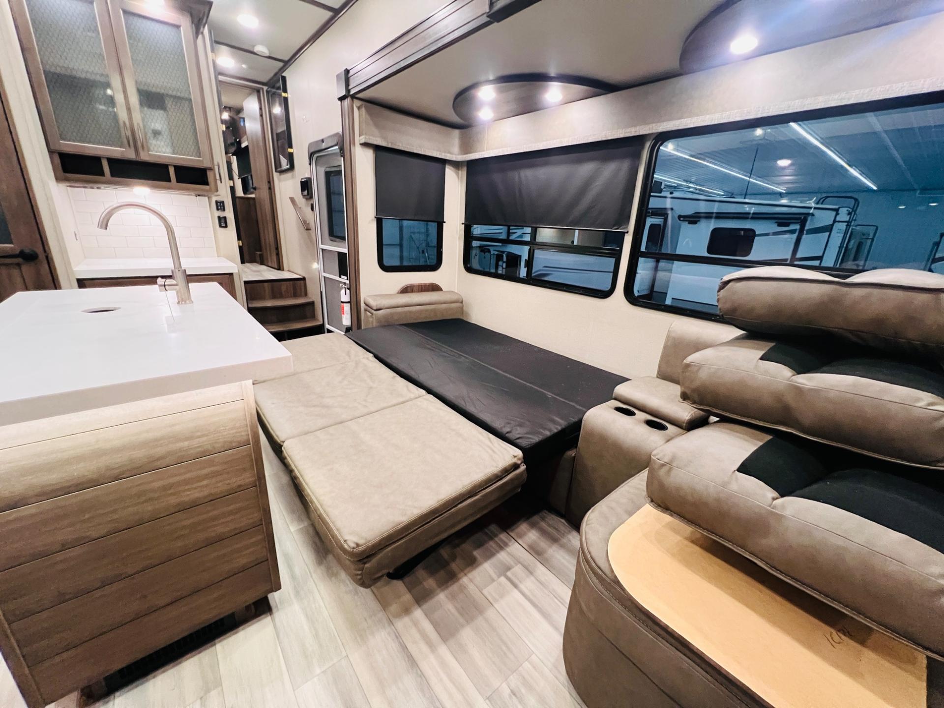 2022 Grand Design 2022 Grand Design Solitude S-Class - thumbnail 29