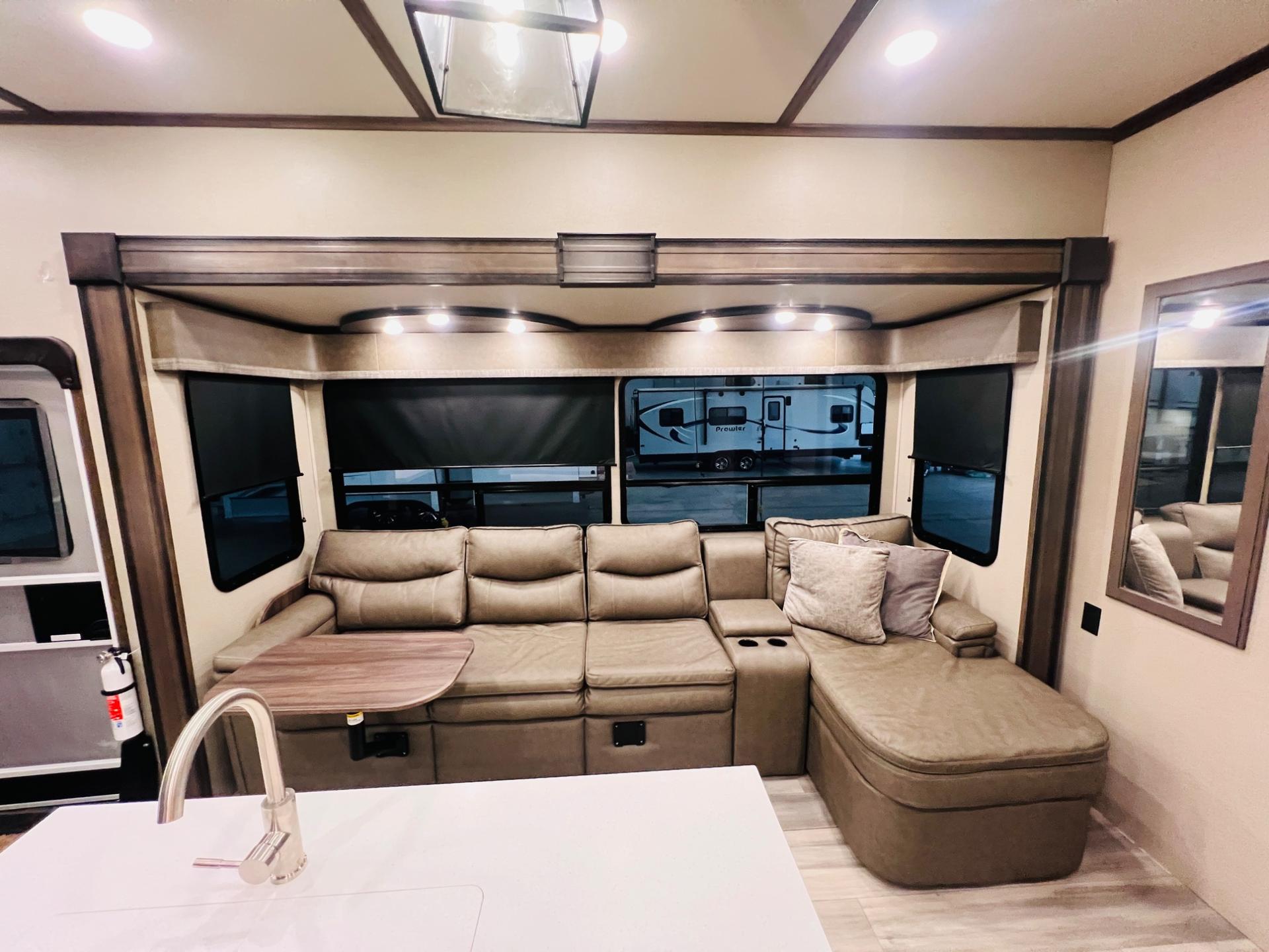 2022 Grand Design 2022 Grand Design Solitude S-Class - thumbnail 30