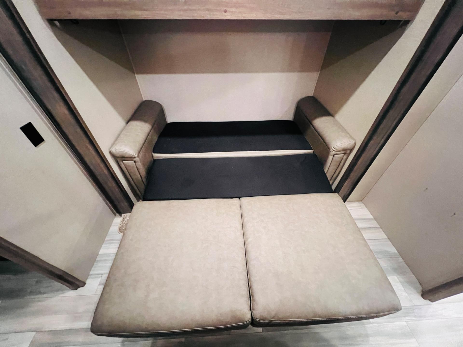 2022 Grand Design 2022 Grand Design Solitude S-Class - thumbnail 36