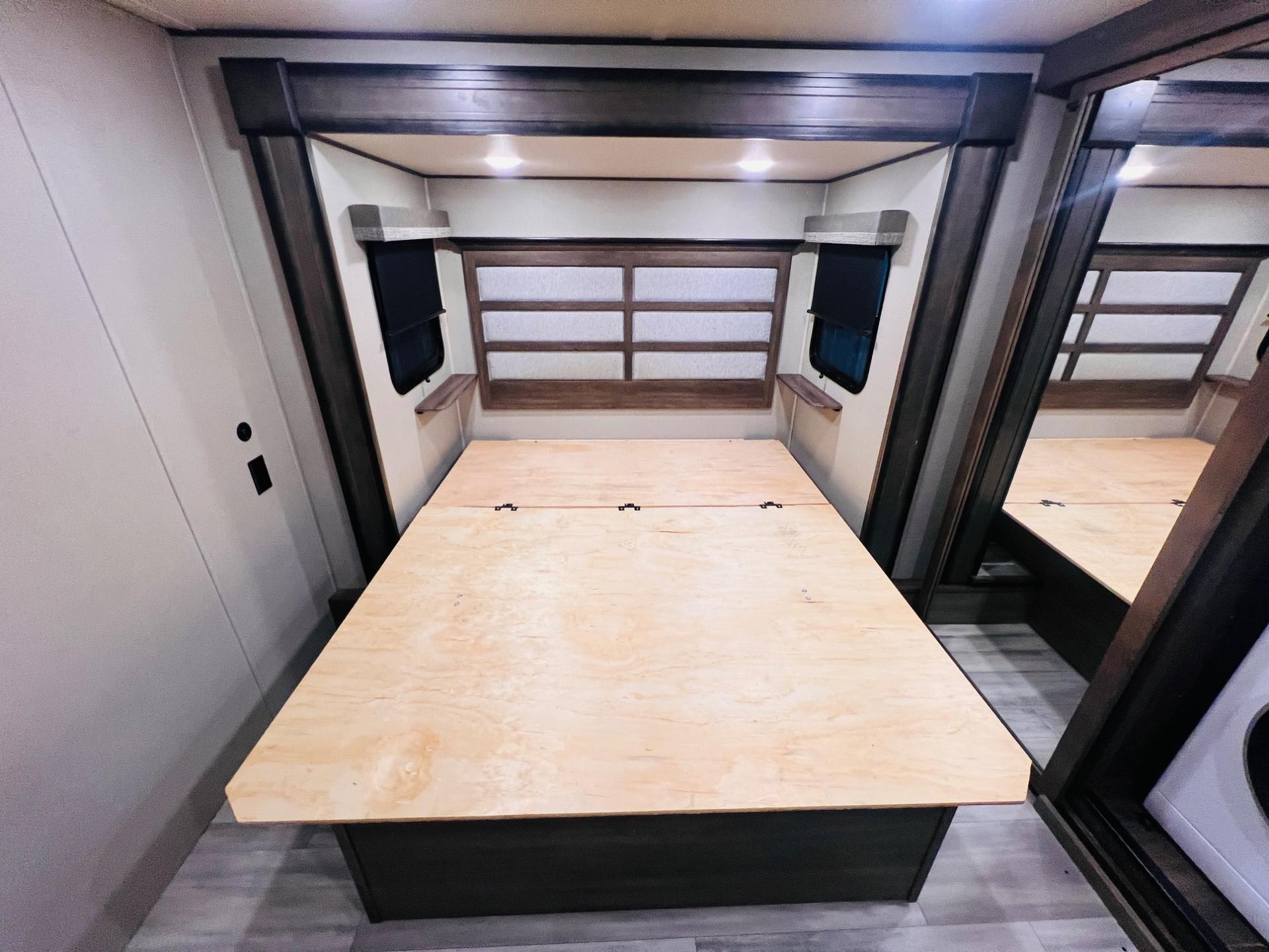 2022 Grand Design 2022 Grand Design Solitude S-Class - thumbnail 40