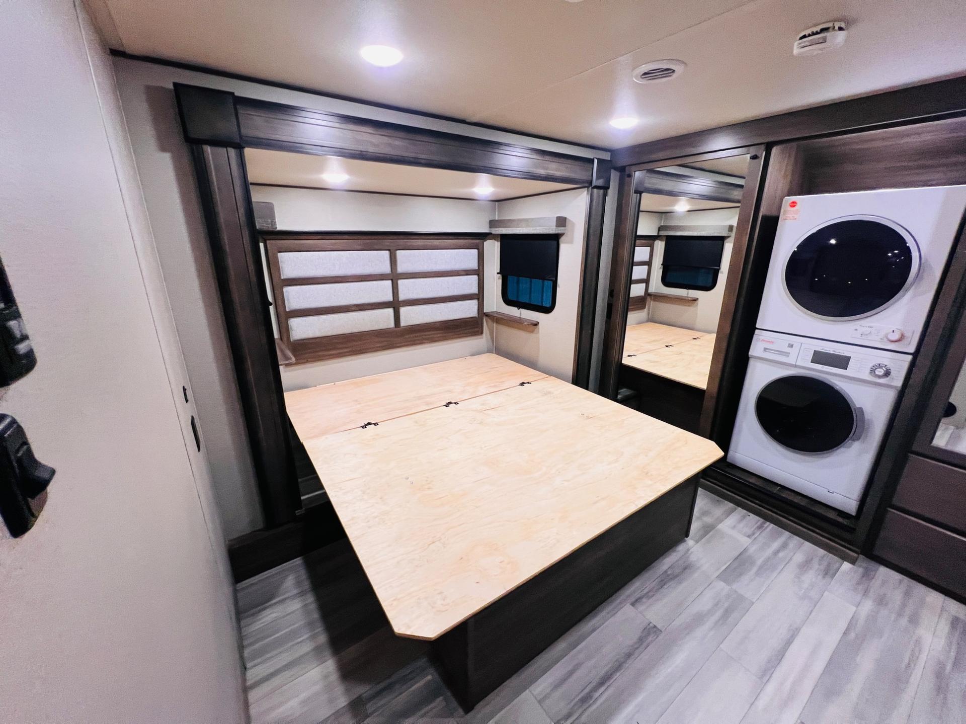 2022 Grand Design 2022 Grand Design Solitude S-Class - thumbnail 41