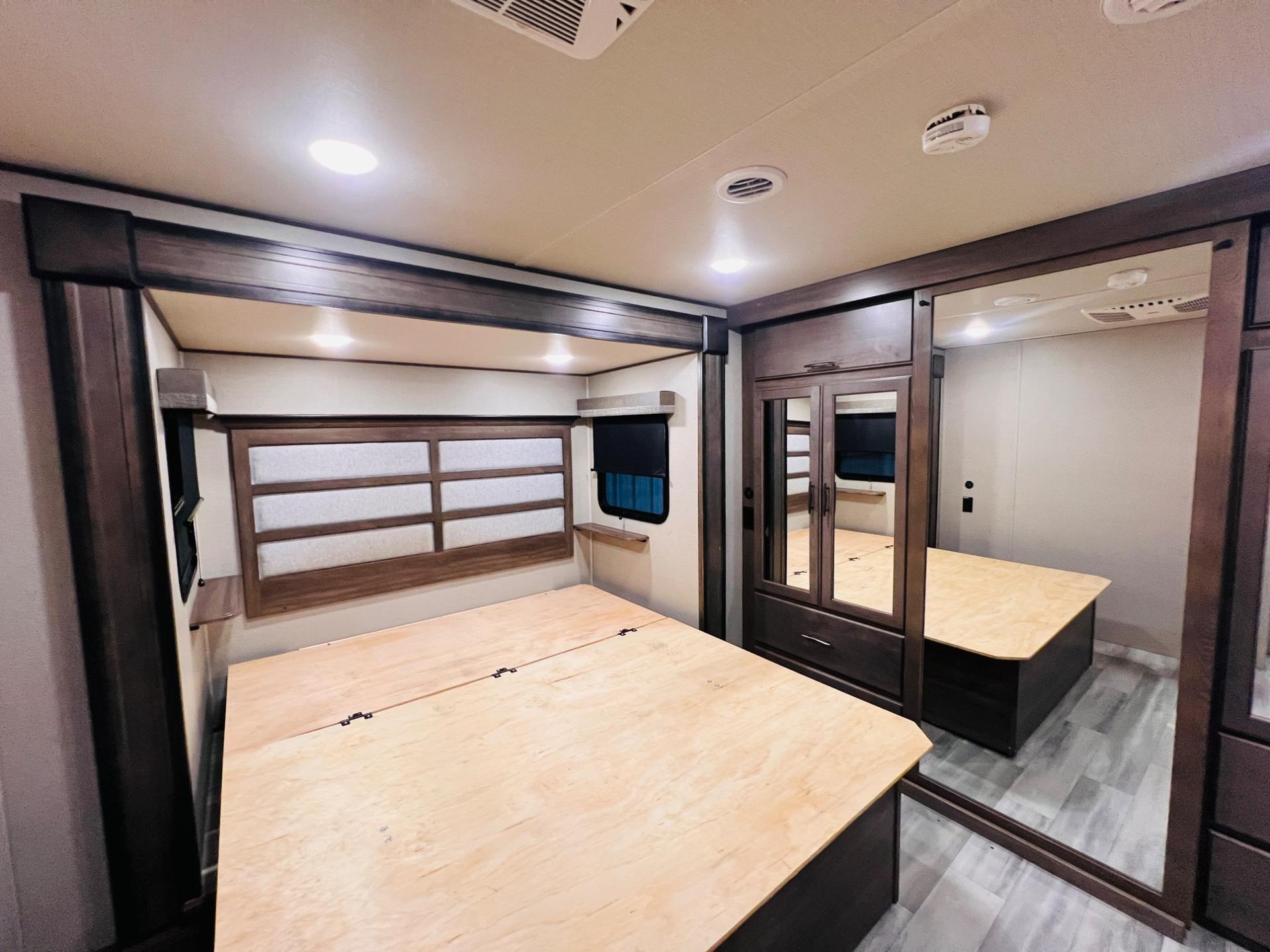 2022 Grand Design 2022 Grand Design Solitude S-Class - thumbnail 48