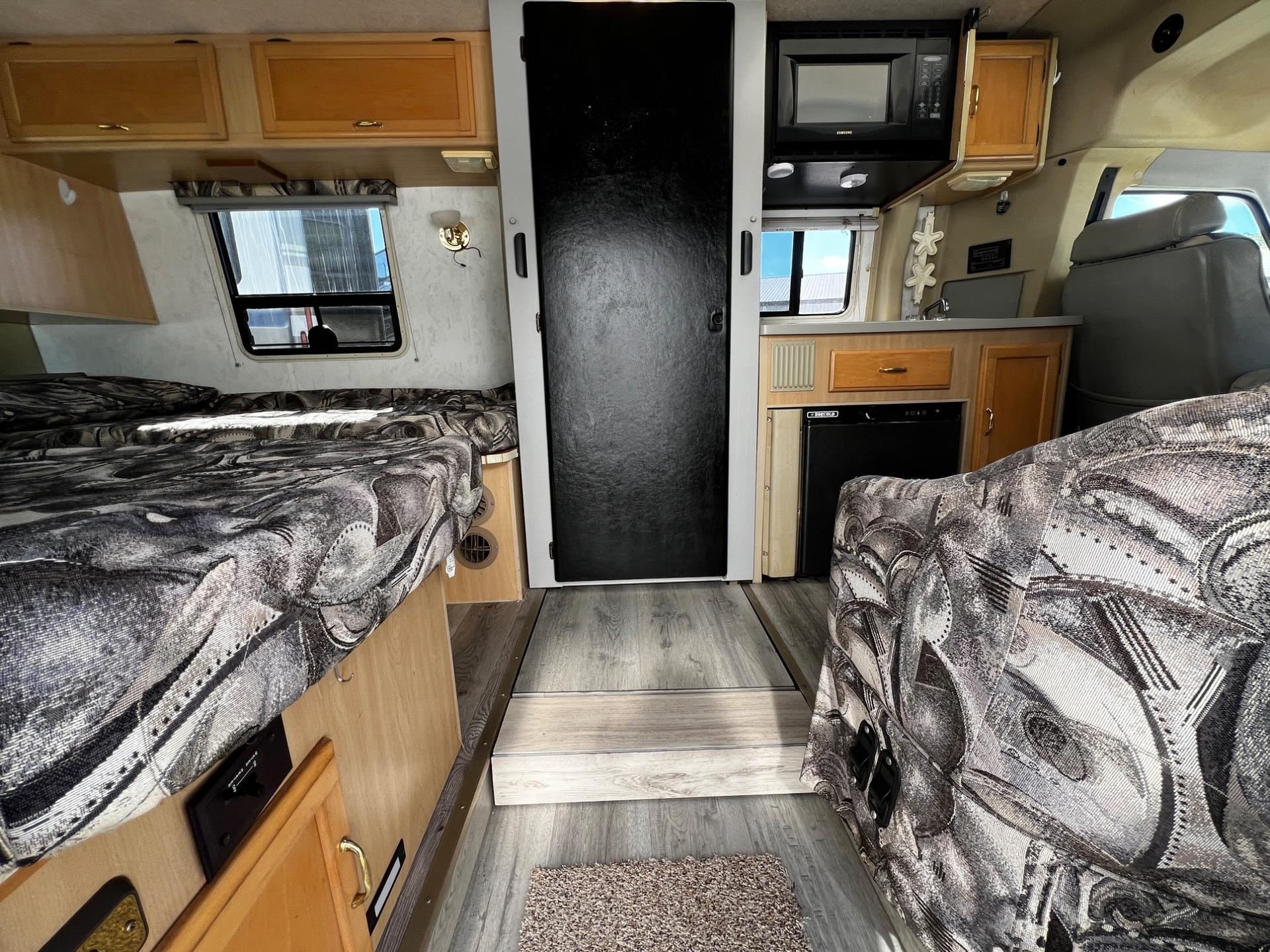 1999 Winnebago 1999 Winnebago Rialta - thumbnail 29