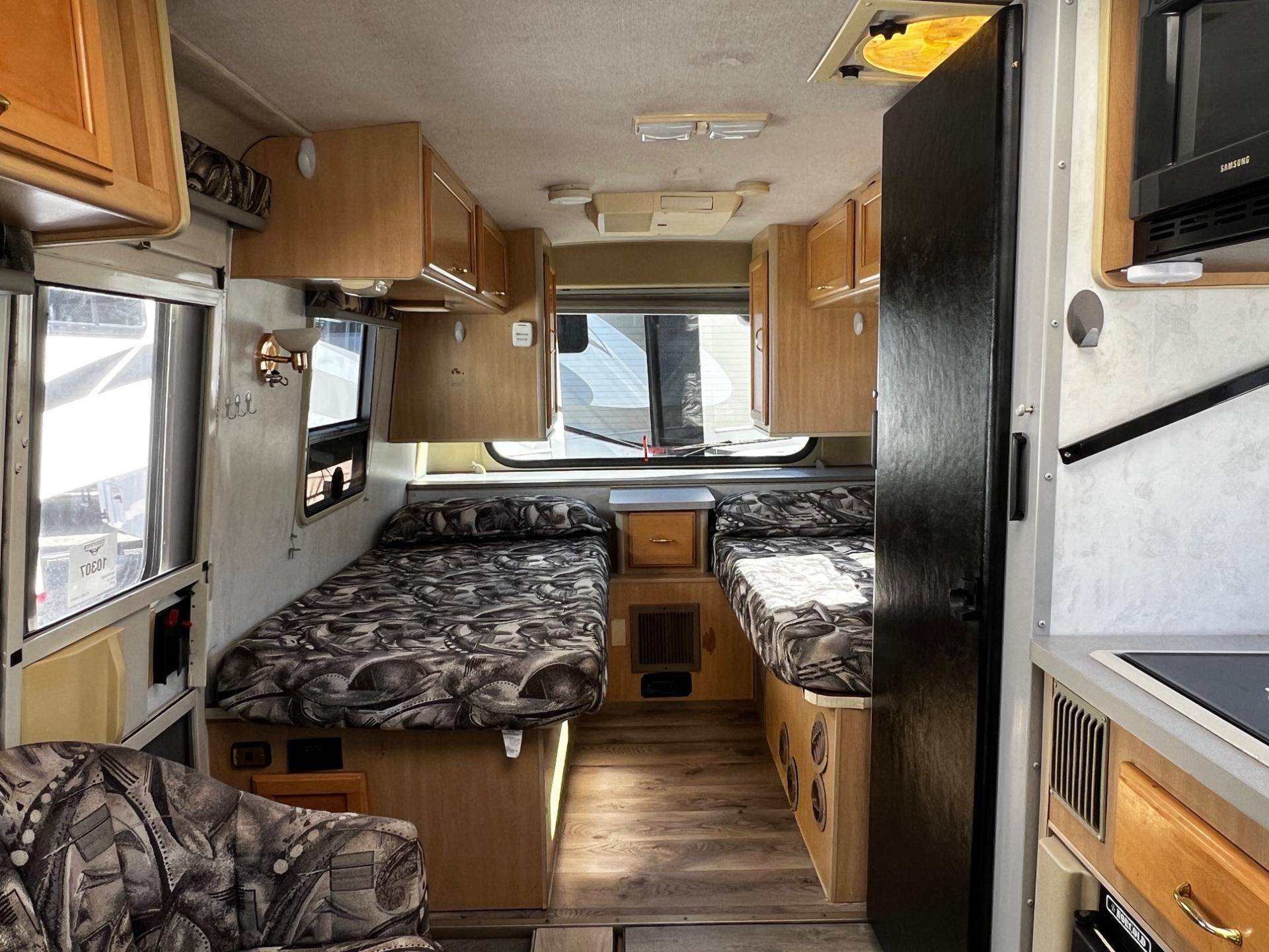 1999 Winnebago 1999 Winnebago Rialta - thumbnail 47
