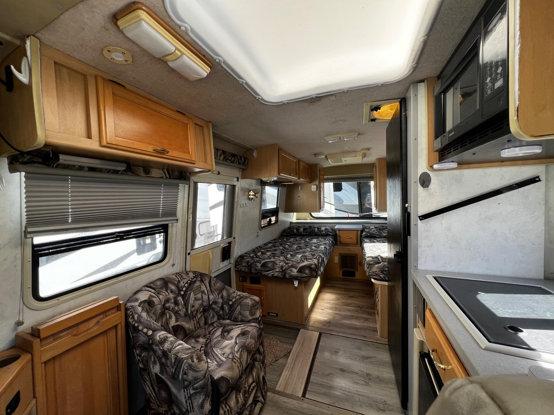 1999 Winnebago 1999 Winnebago Rialta - thumbnail 18