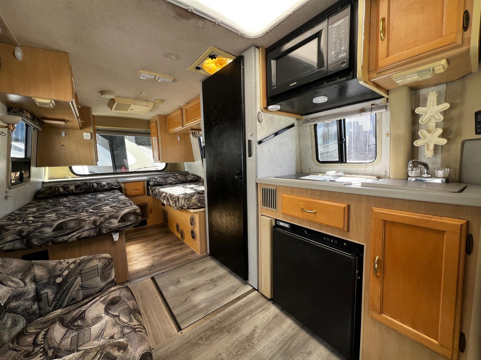 1999 Winnebago 1999 Winnebago Rialta - thumbnail 21