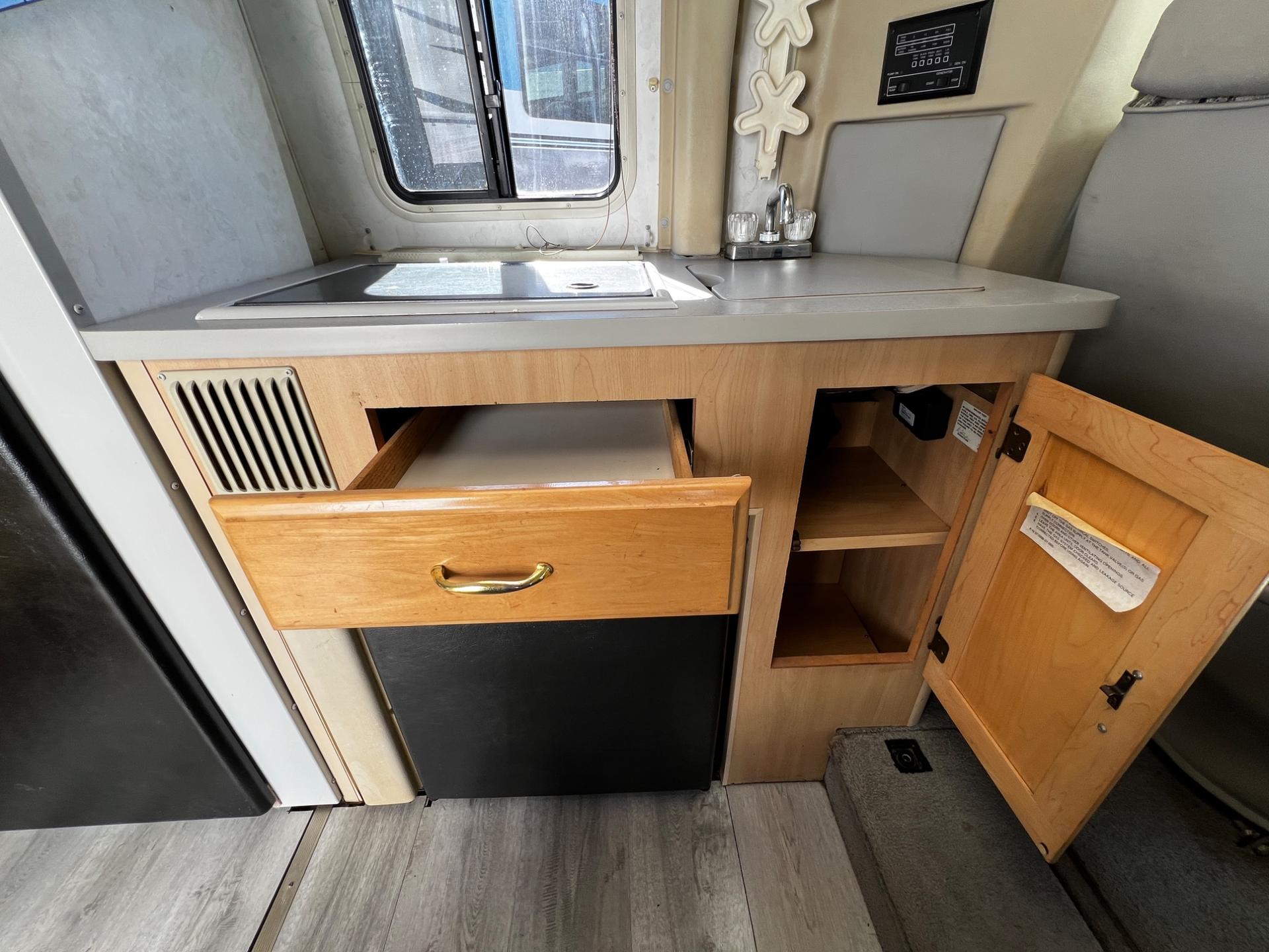 1999 Winnebago 1999 Winnebago Rialta - thumbnail 26