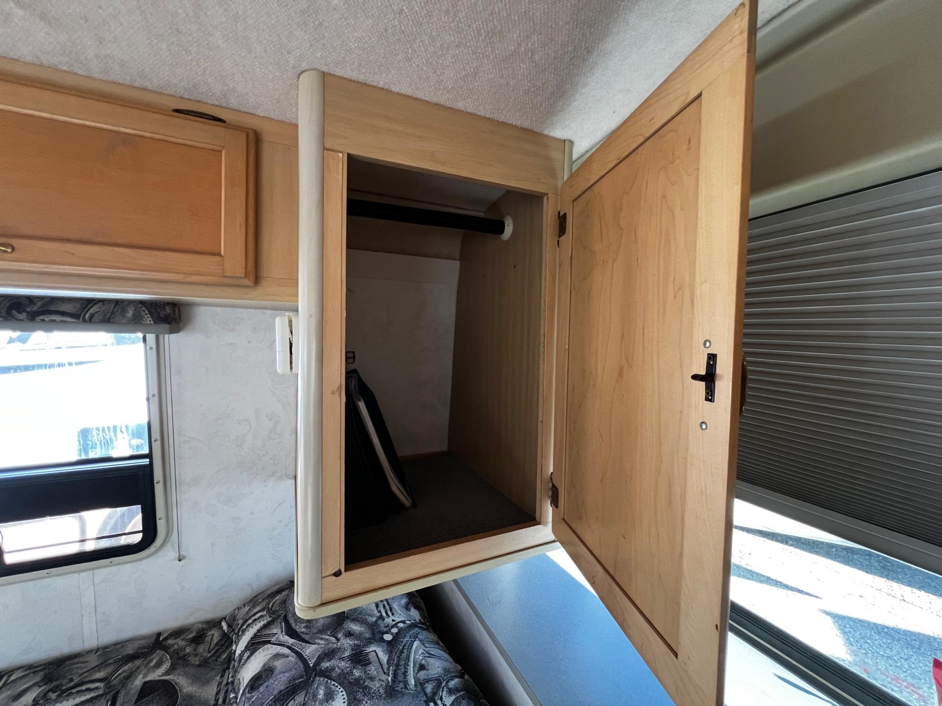 1999 Winnebago 1999 Winnebago Rialta - thumbnail 39