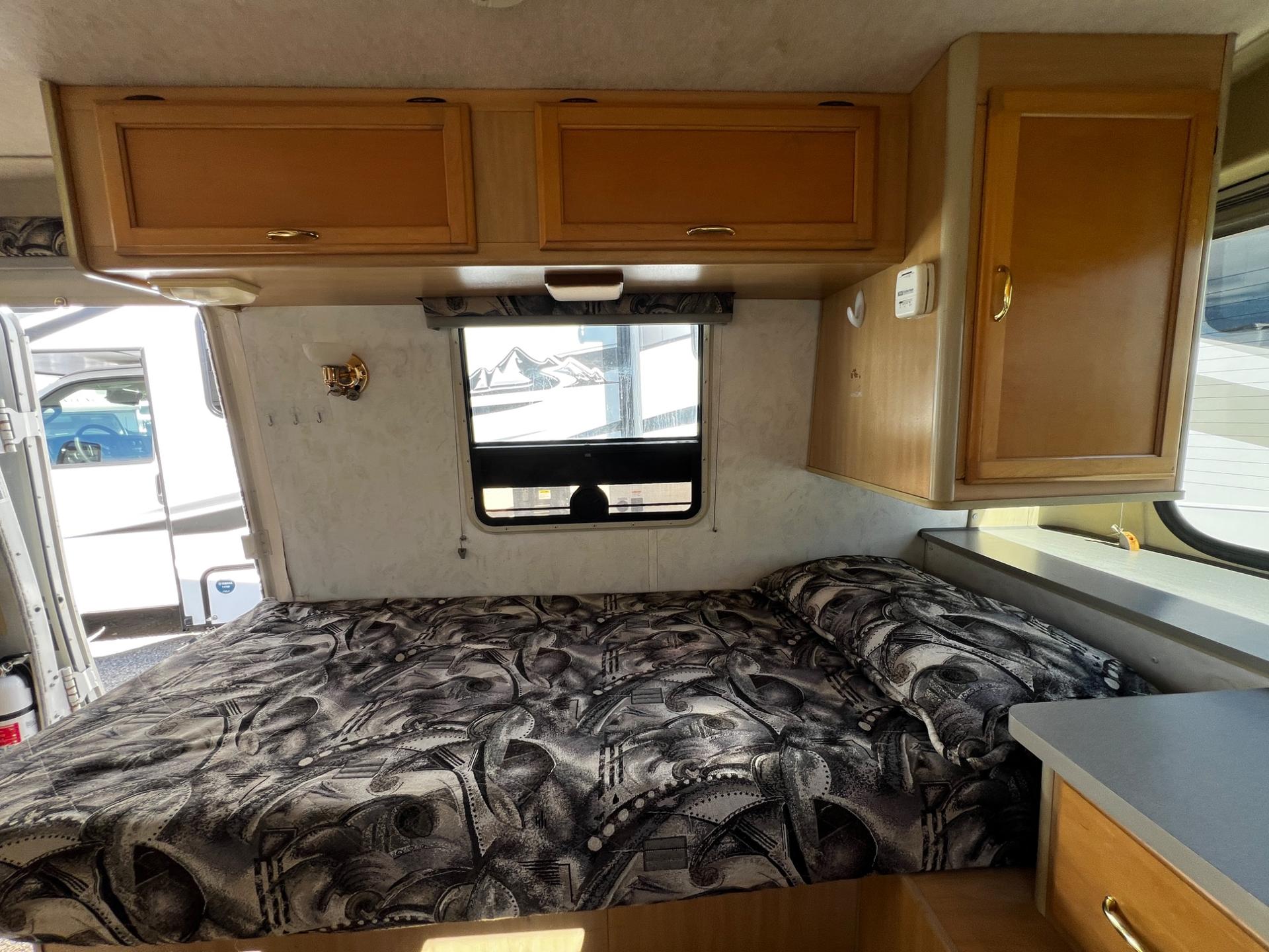 1999 Winnebago 1999 Winnebago Rialta - thumbnail 38