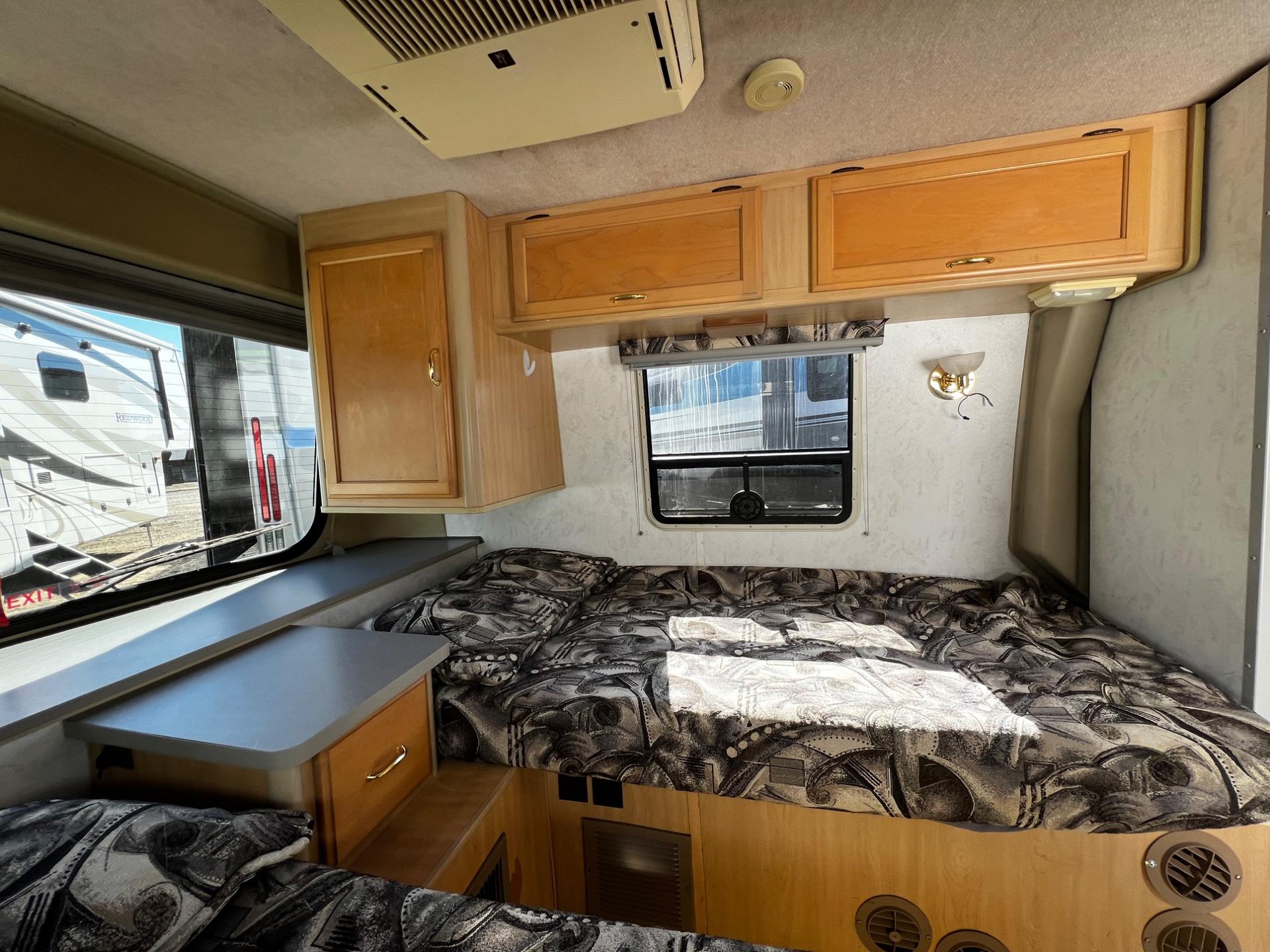 1999 Winnebago 1999 Winnebago Rialta - thumbnail 41