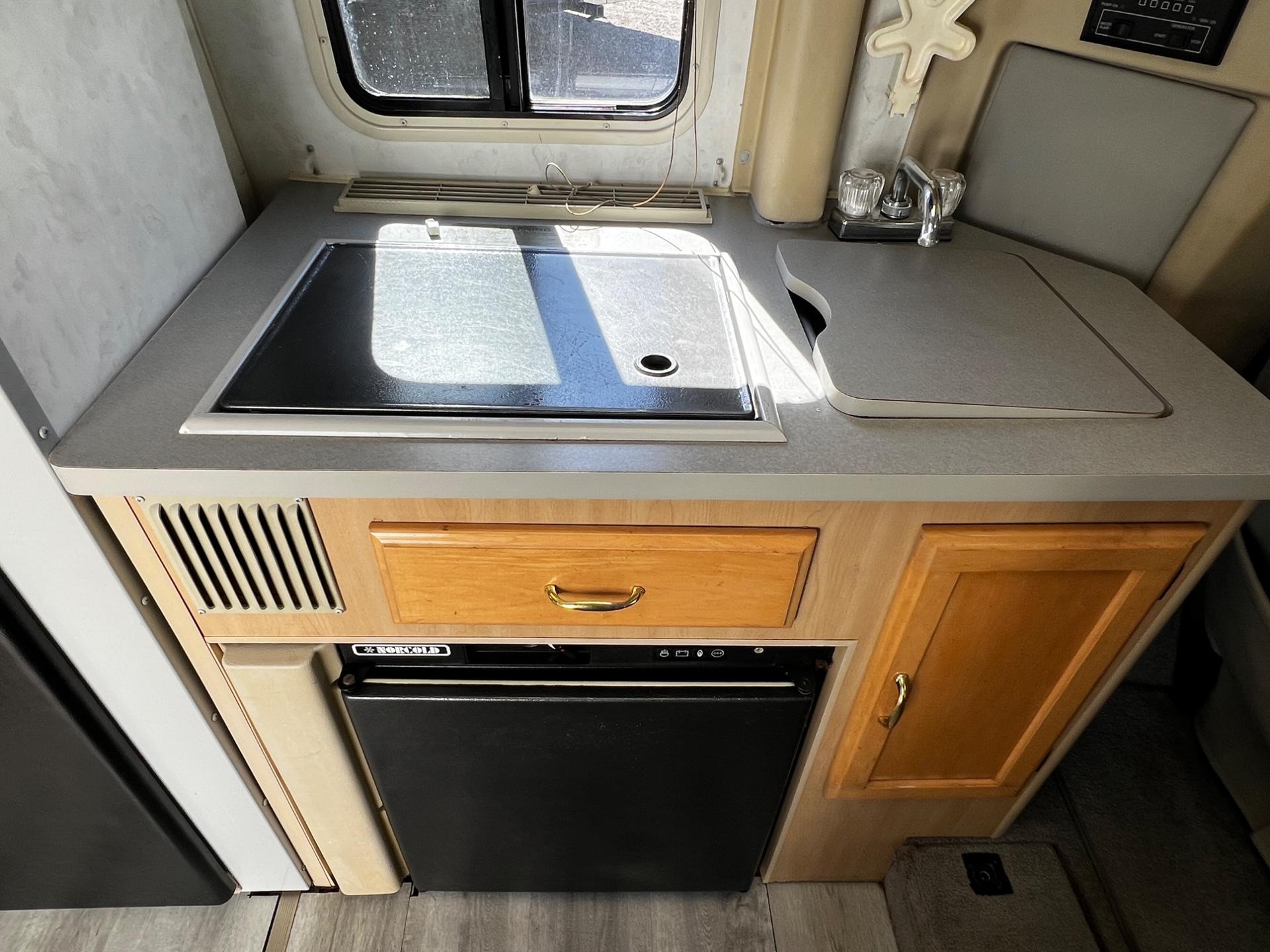 1999 Winnebago 1999 Winnebago Rialta - thumbnail 23