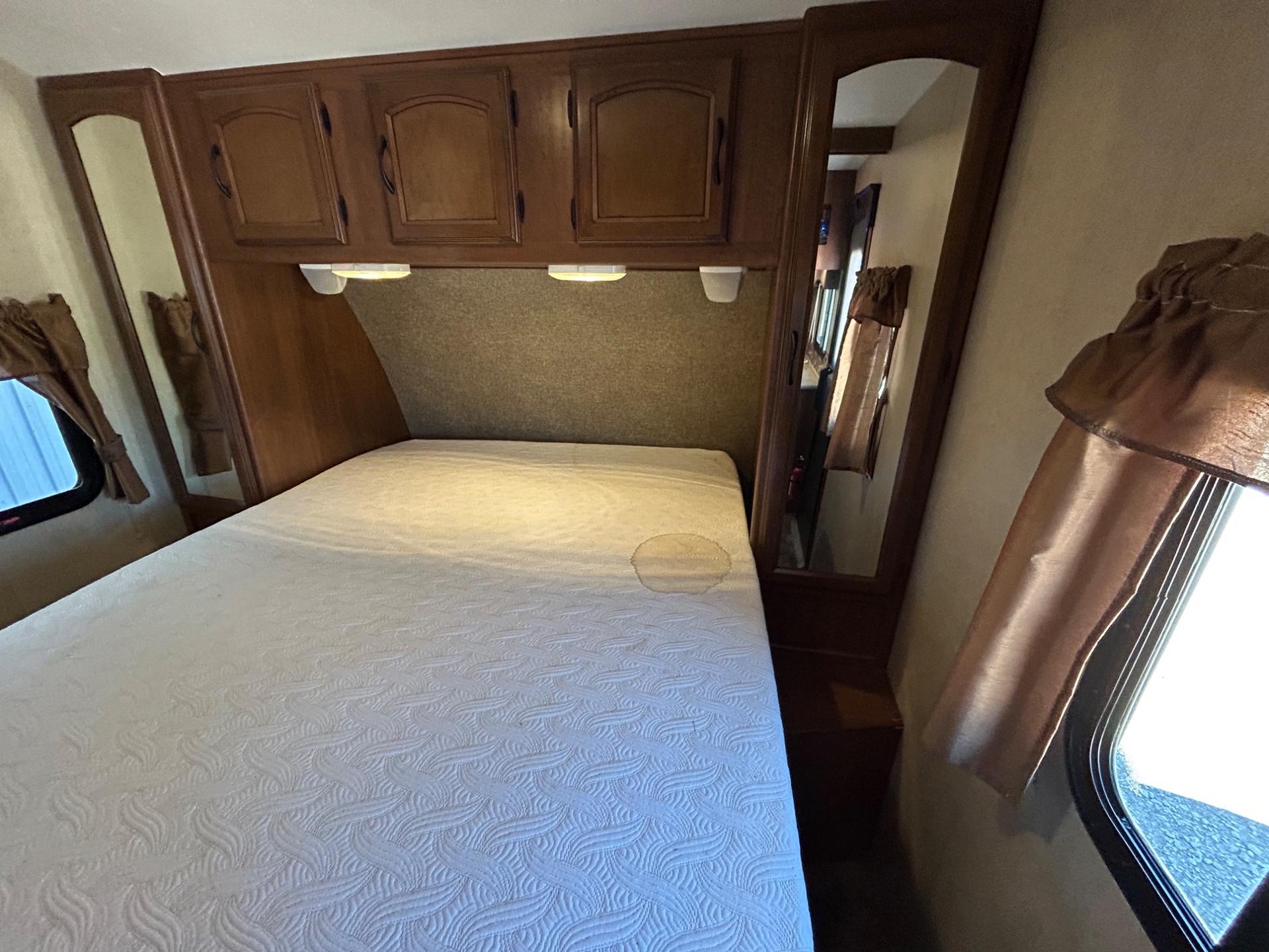 2015 Coachmen 2015 Coachmen Freedom Express - thumbnail 47