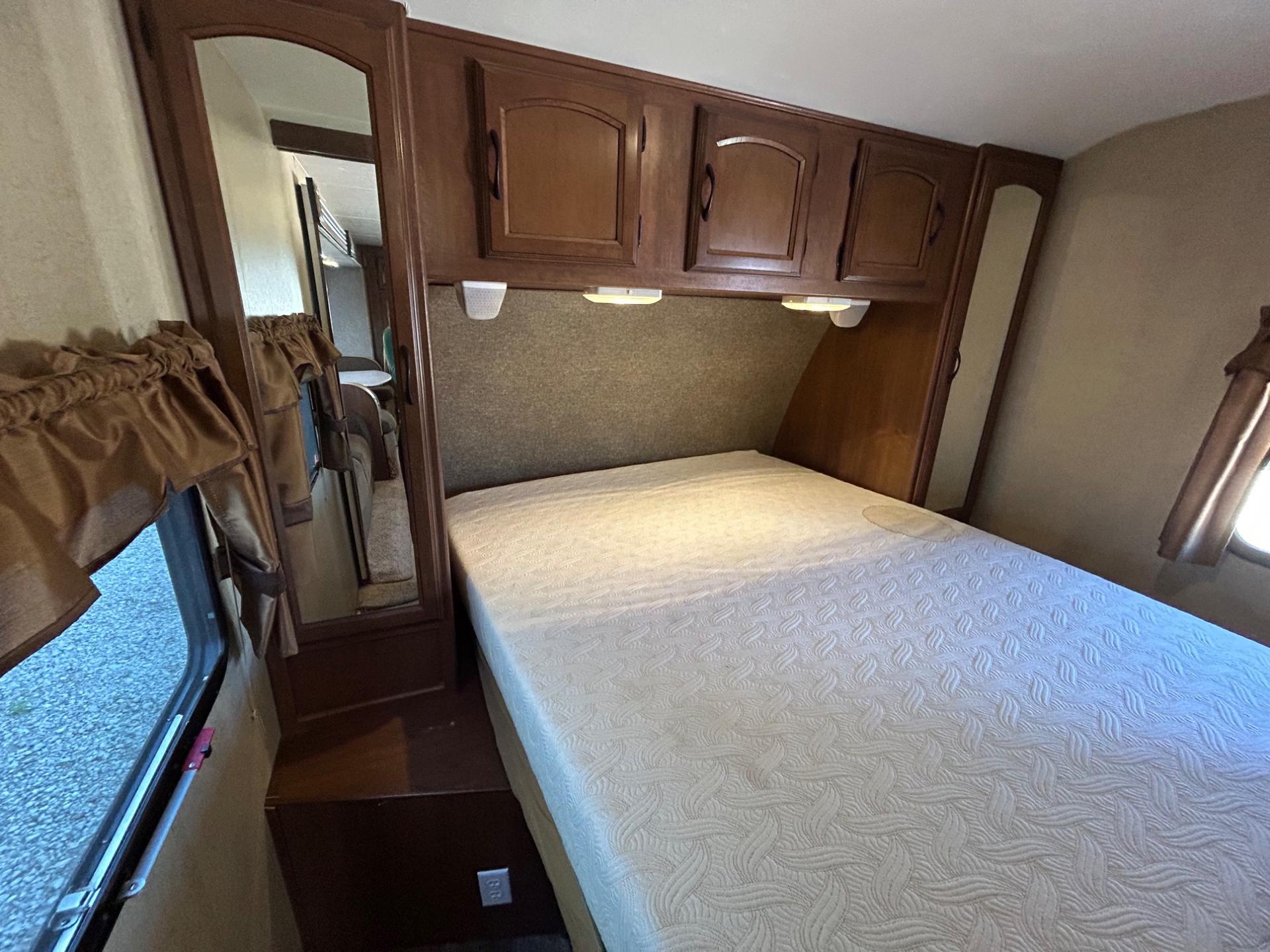 2015 Coachmen 2015 Coachmen Freedom Express - thumbnail 48