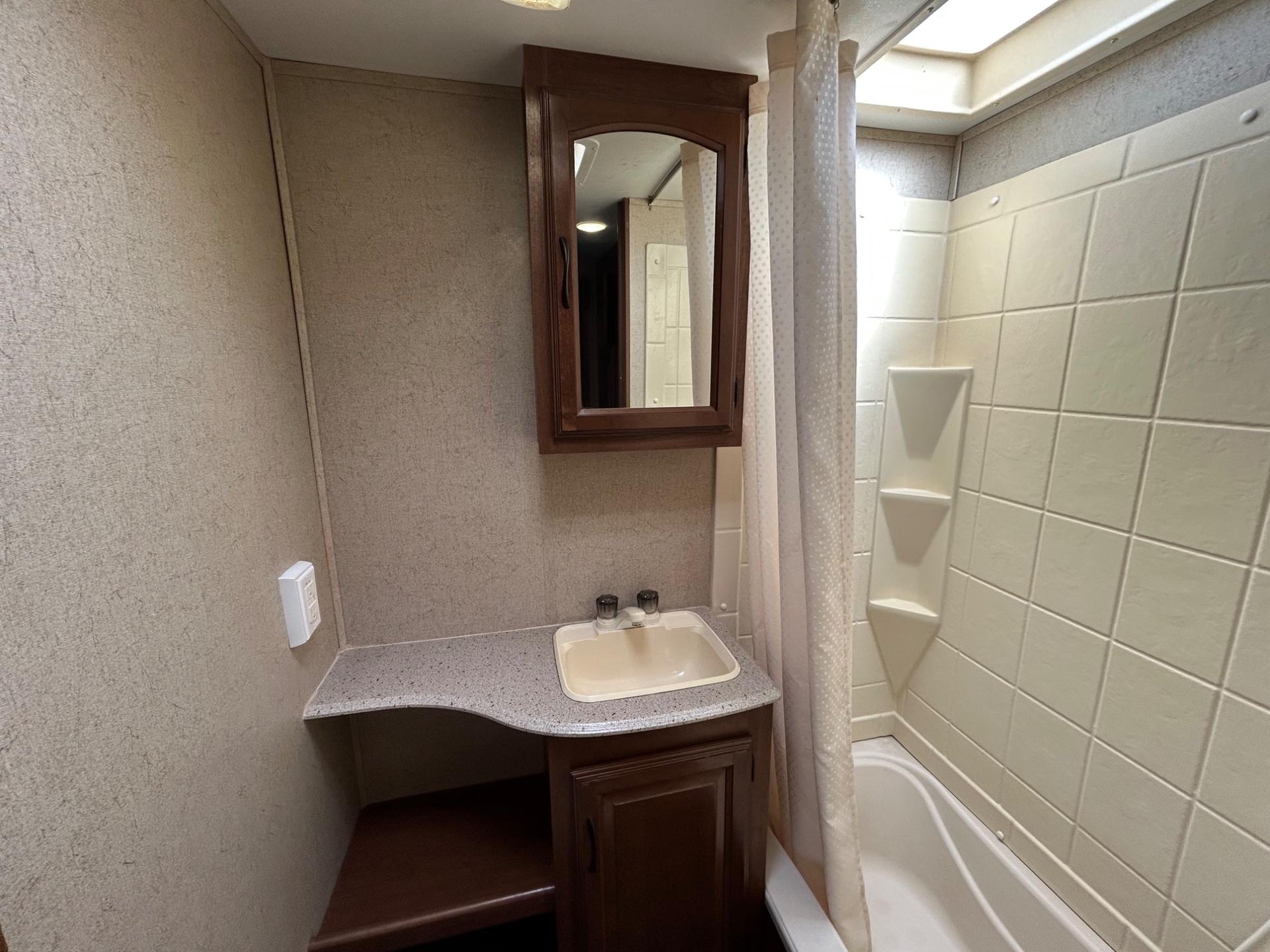 2015 Coachmen 2015 Coachmen Freedom Express - thumbnail 30