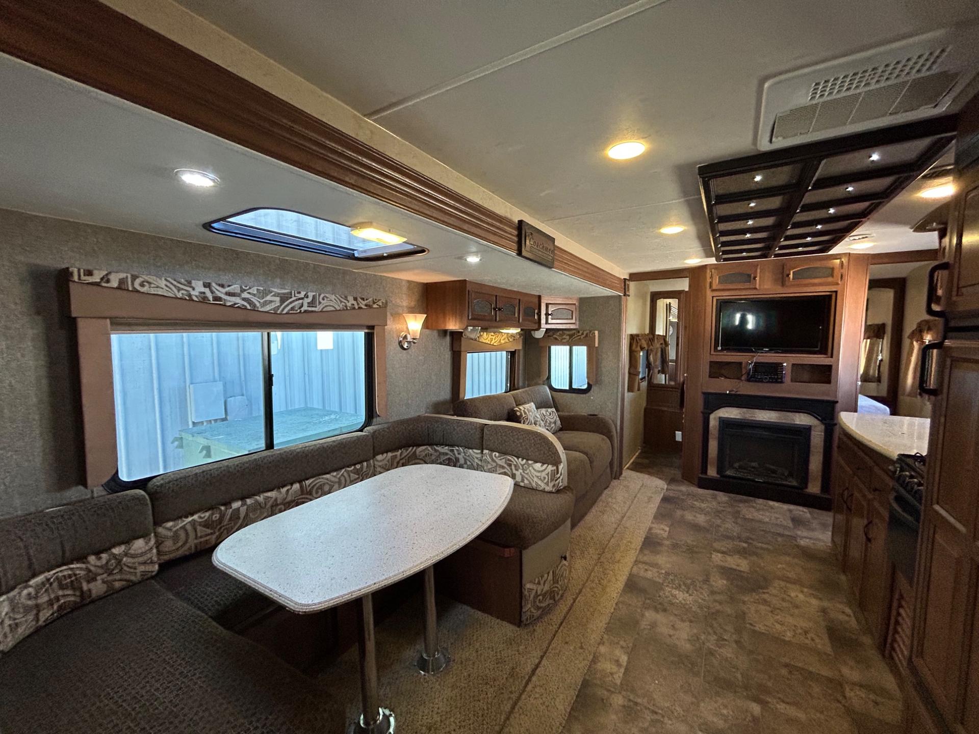 2015 Coachmen 2015 Coachmen Freedom Express - thumbnail 33
