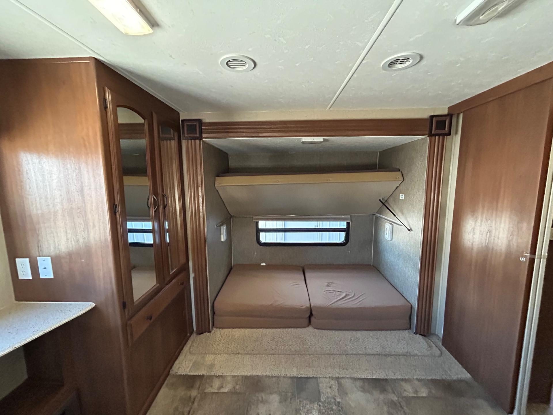 2015 Coachmen 2015 Coachmen Freedom Express - thumbnail 36