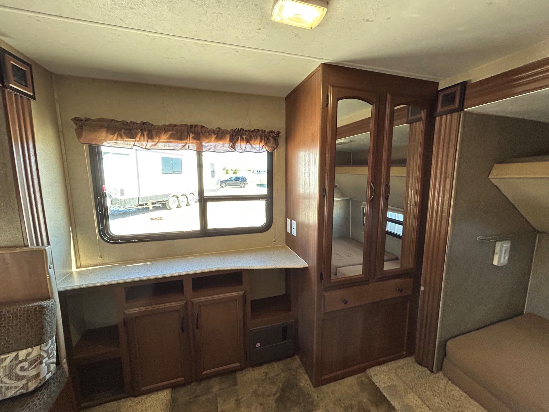 2015 Coachmen 2015 Coachmen Freedom Express - thumbnail 38