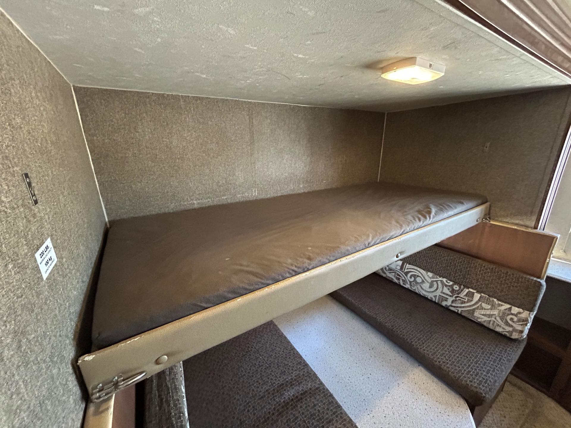 2015 Coachmen 2015 Coachmen Freedom Express - thumbnail 42