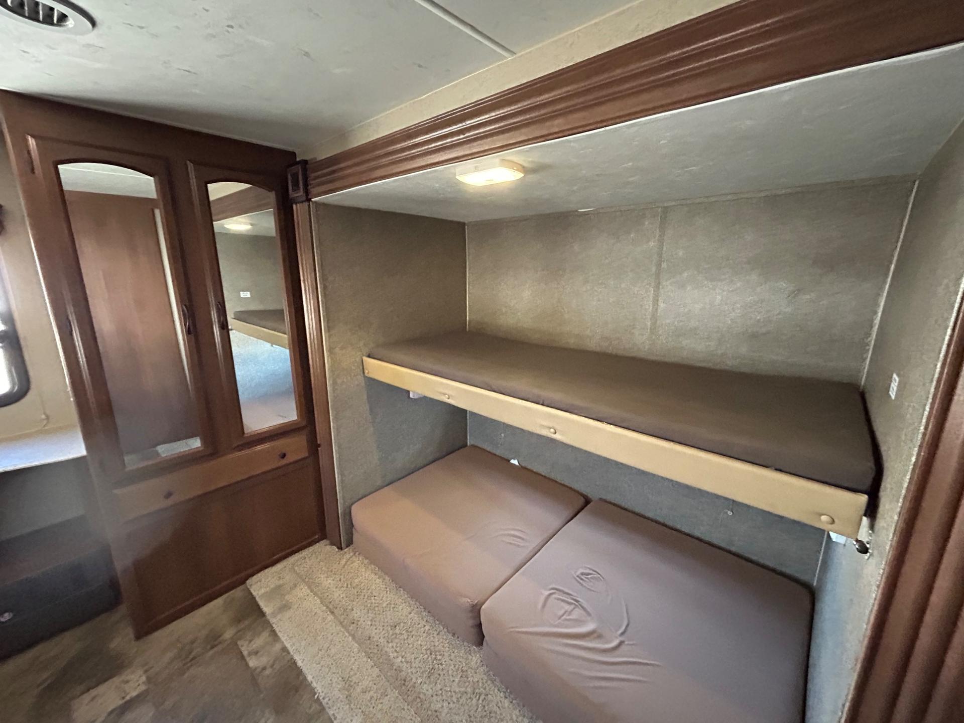 2015 Coachmen 2015 Coachmen Freedom Express - thumbnail 45