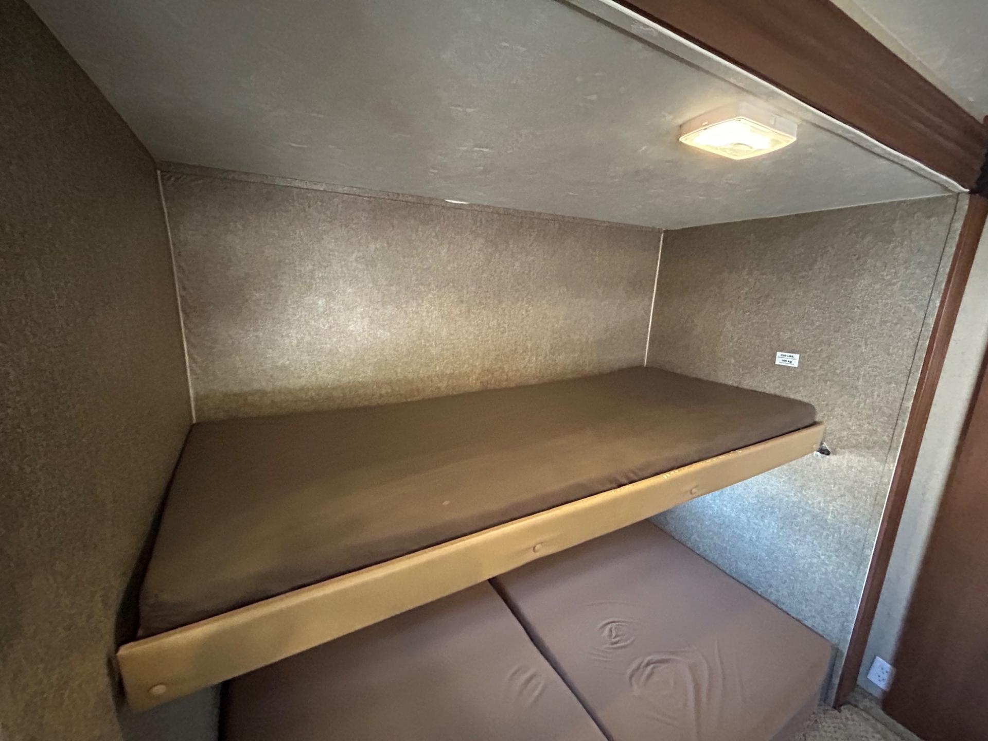 2015 Coachmen 2015 Coachmen Freedom Express - thumbnail 46
