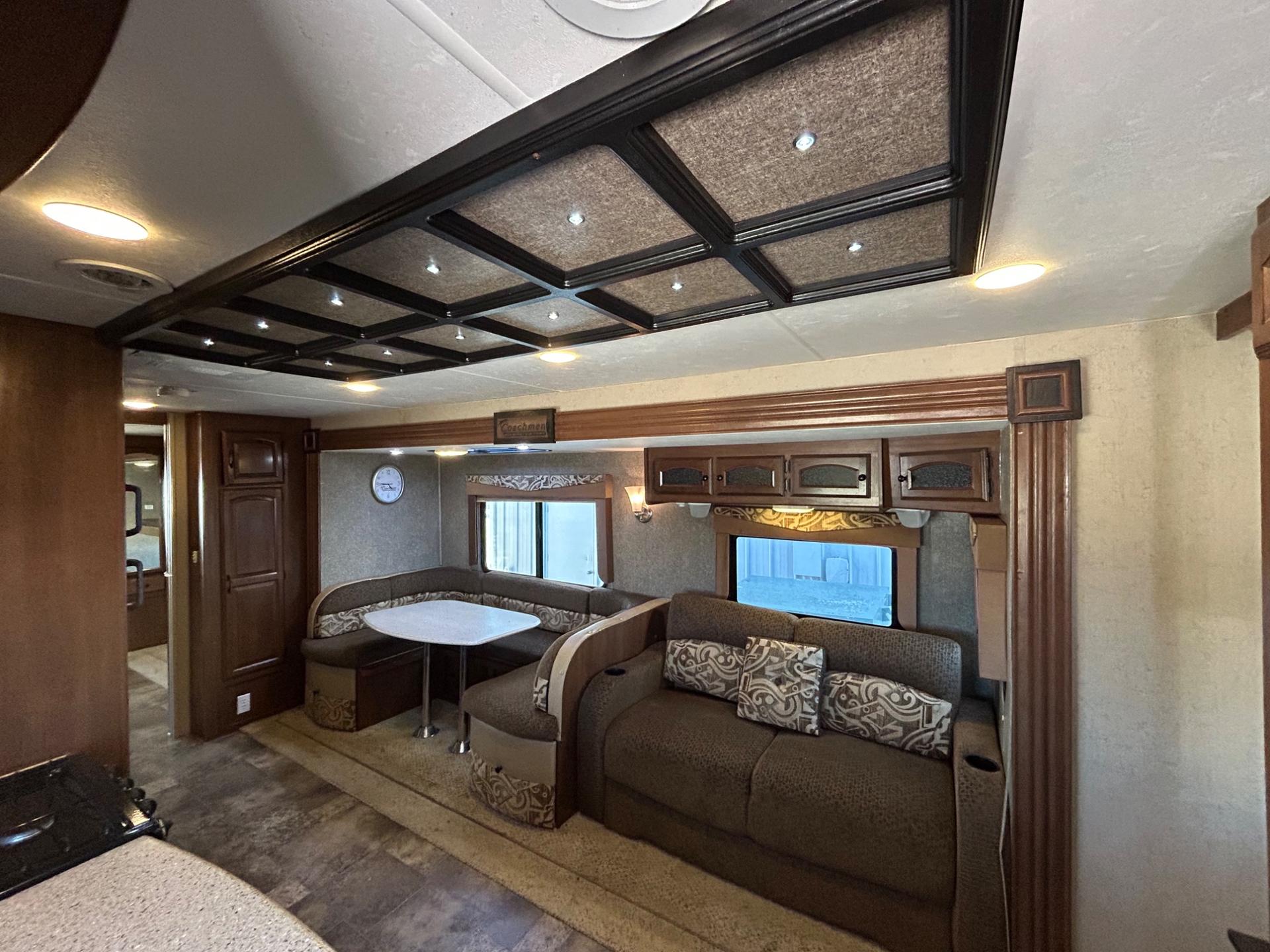 2015 Coachmen 2015 Coachmen Freedom Express - thumbnail 34