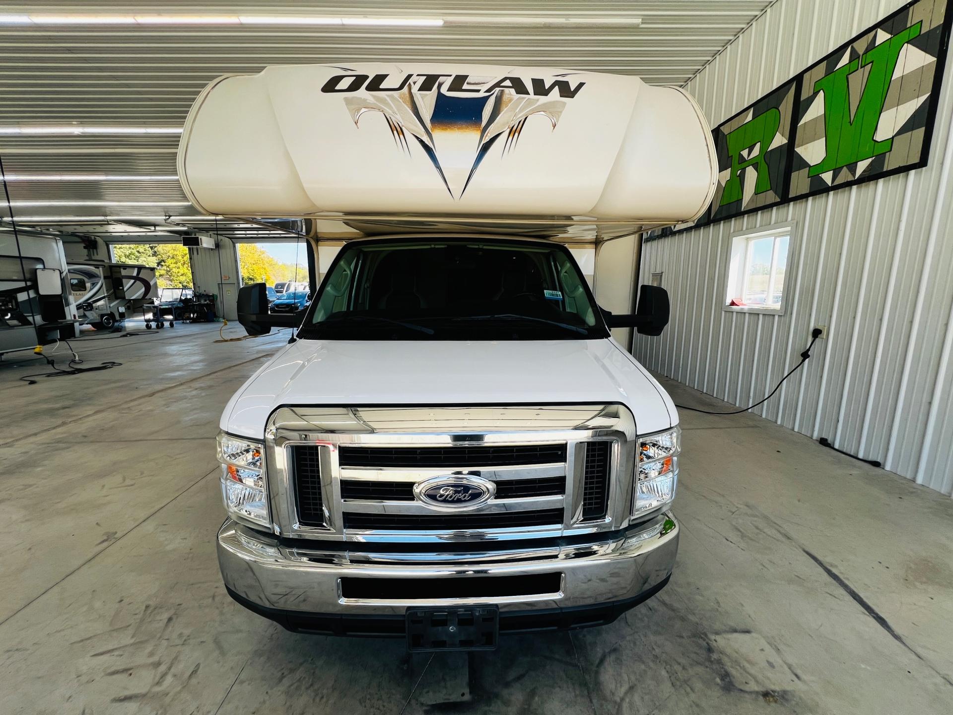 2018 Thor Motor Coach 2018 Thor Motor Coach Outlaw - image 1