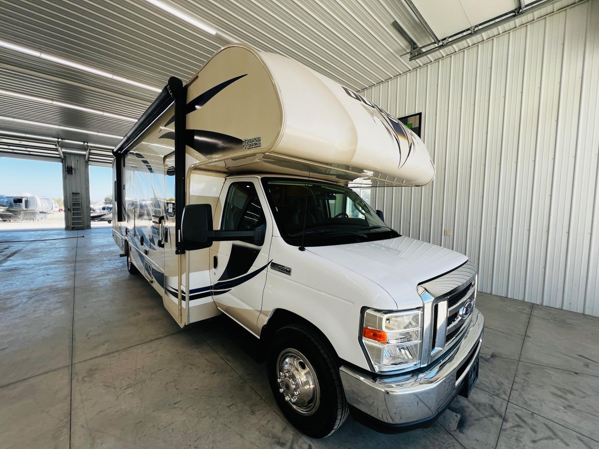 2018 Thor Motor Coach 2018 Thor Motor Coach Outlaw - thumbnail 3