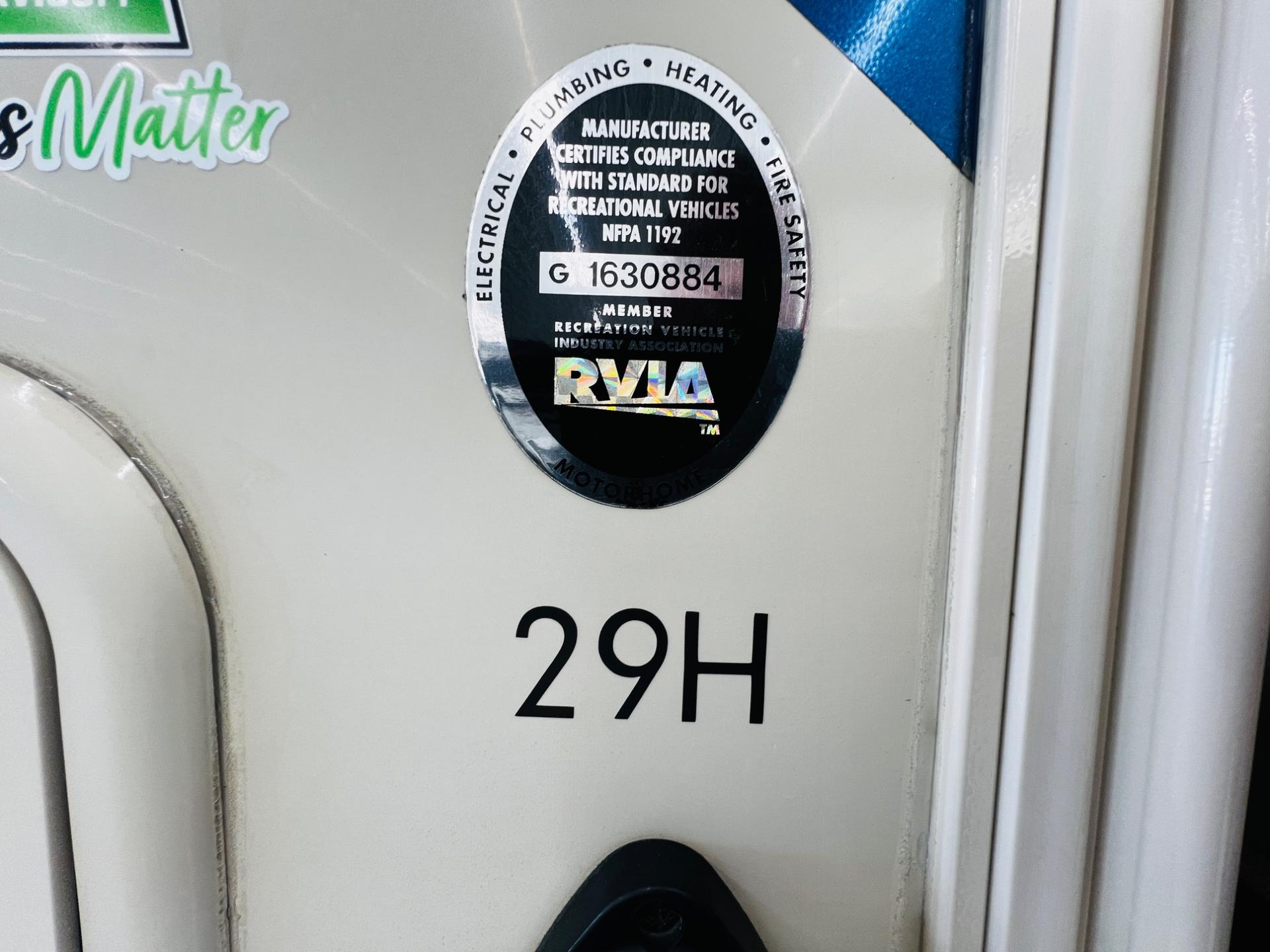 2018 Thor Motor Coach 2018 Thor Motor Coach Outlaw - thumbnail 10