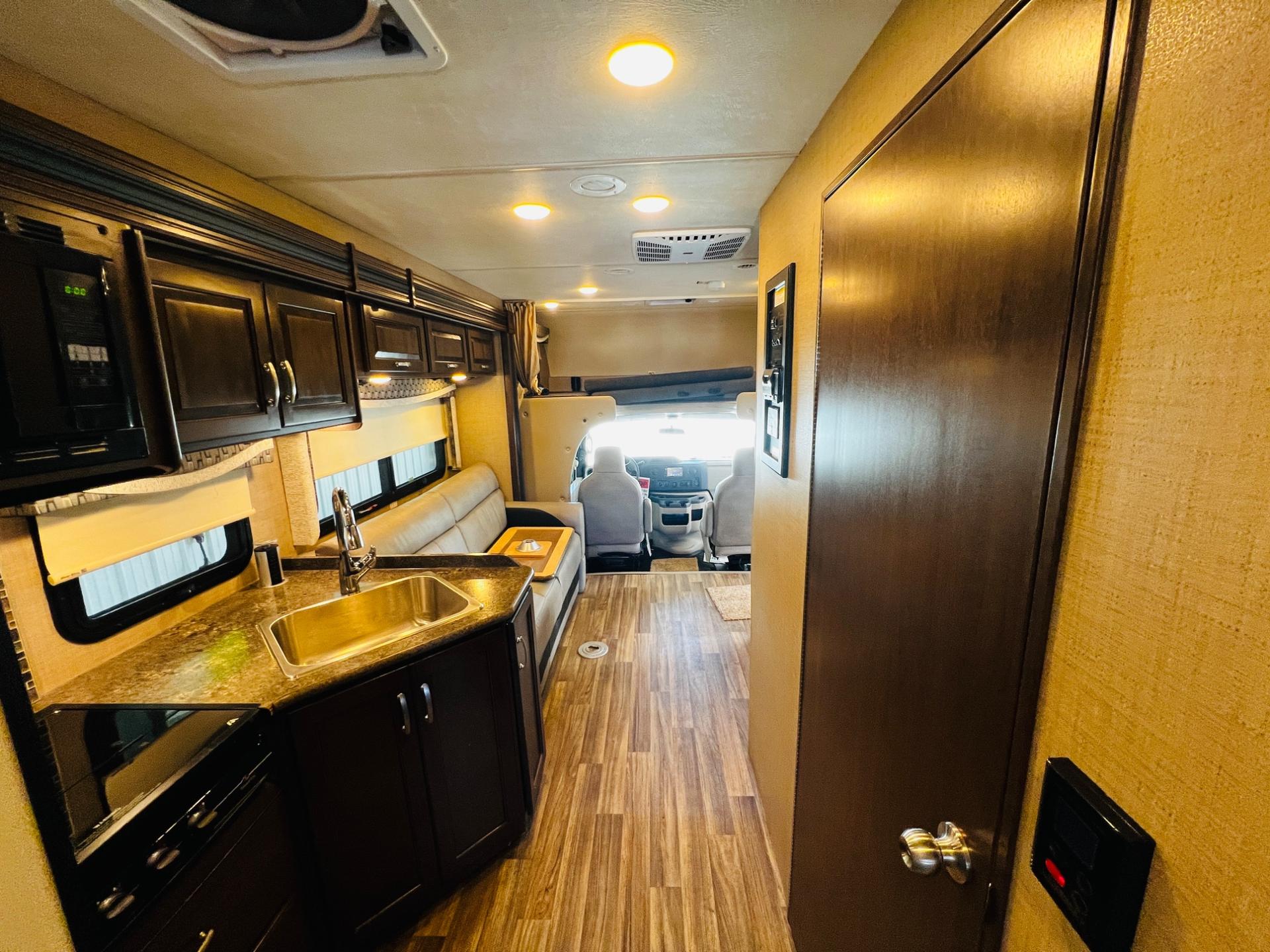 2018 Thor Motor Coach 2018 Thor Motor Coach Outlaw - thumbnail 24