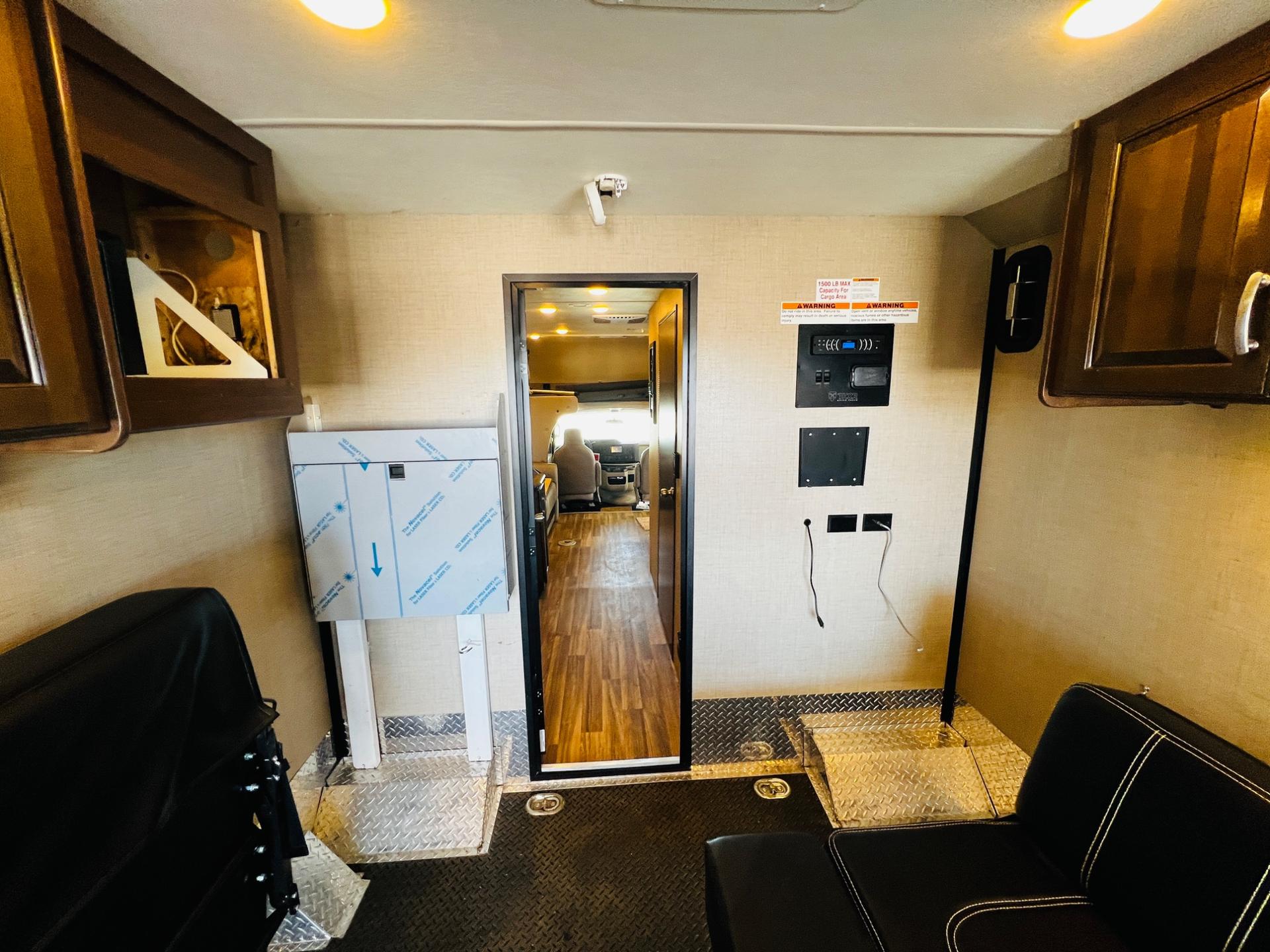 2018 Thor Motor Coach 2018 Thor Motor Coach Outlaw - thumbnail 25