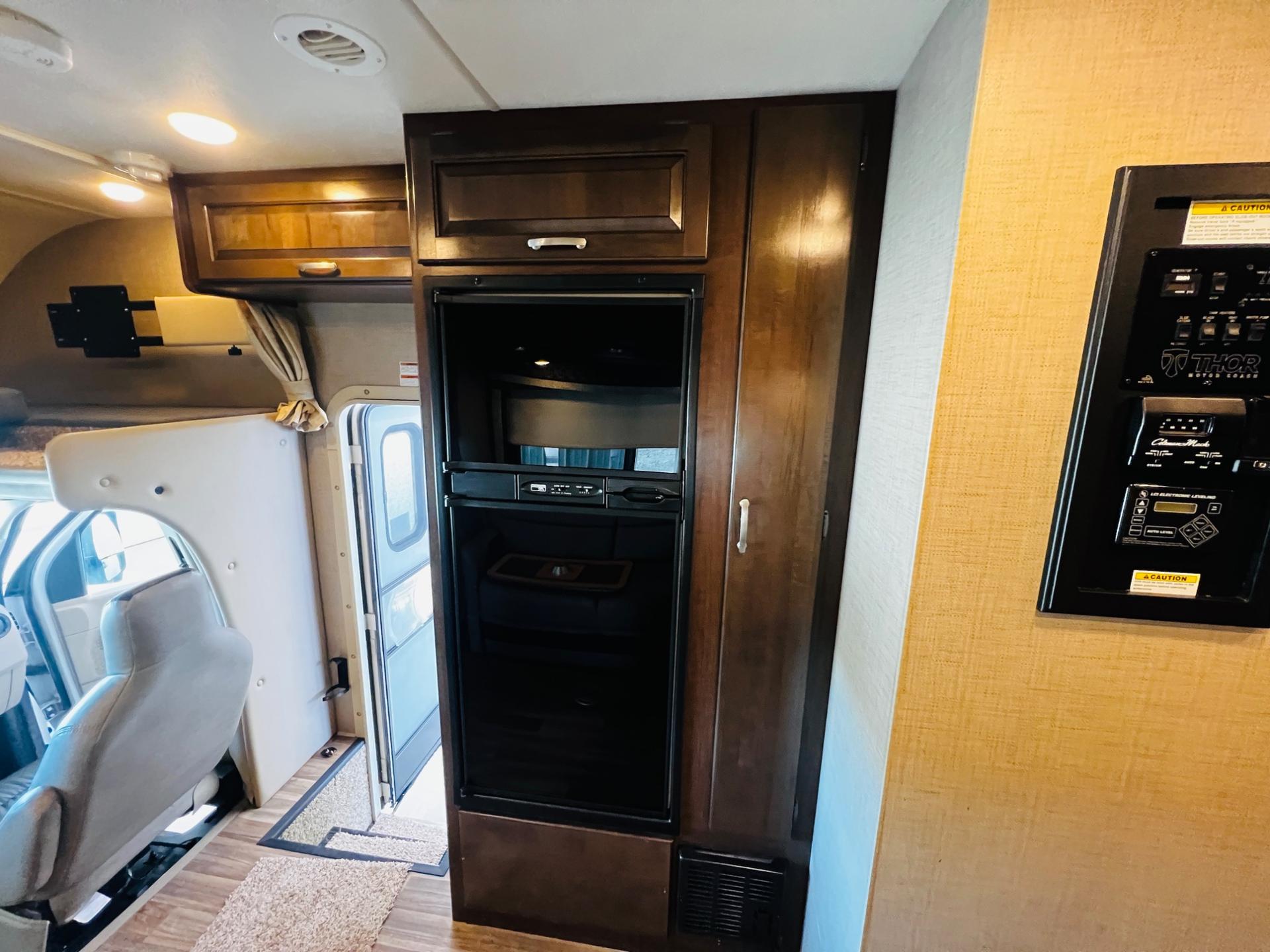2018 Thor Motor Coach 2018 Thor Motor Coach Outlaw - thumbnail 30