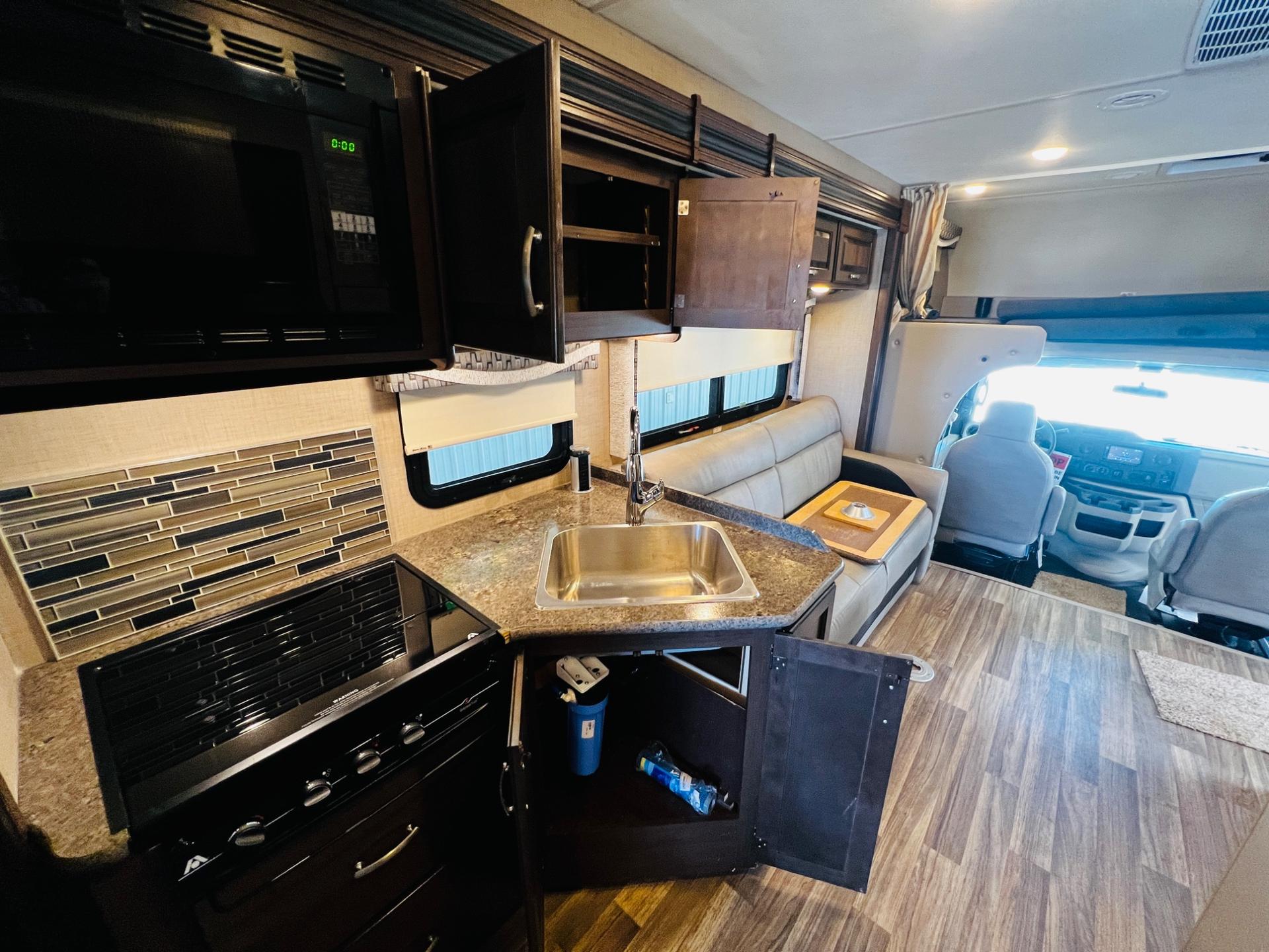 2018 Thor Motor Coach 2018 Thor Motor Coach Outlaw - thumbnail 31