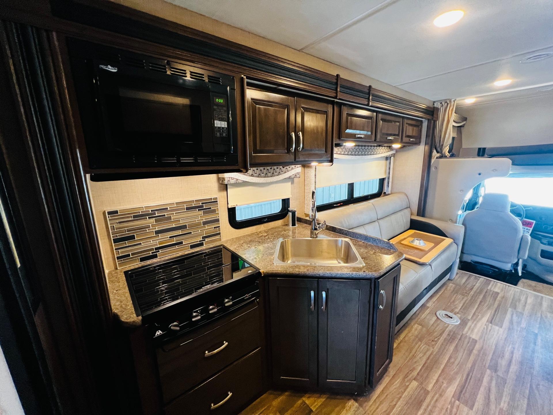 2018 Thor Motor Coach 2018 Thor Motor Coach Outlaw - thumbnail 32