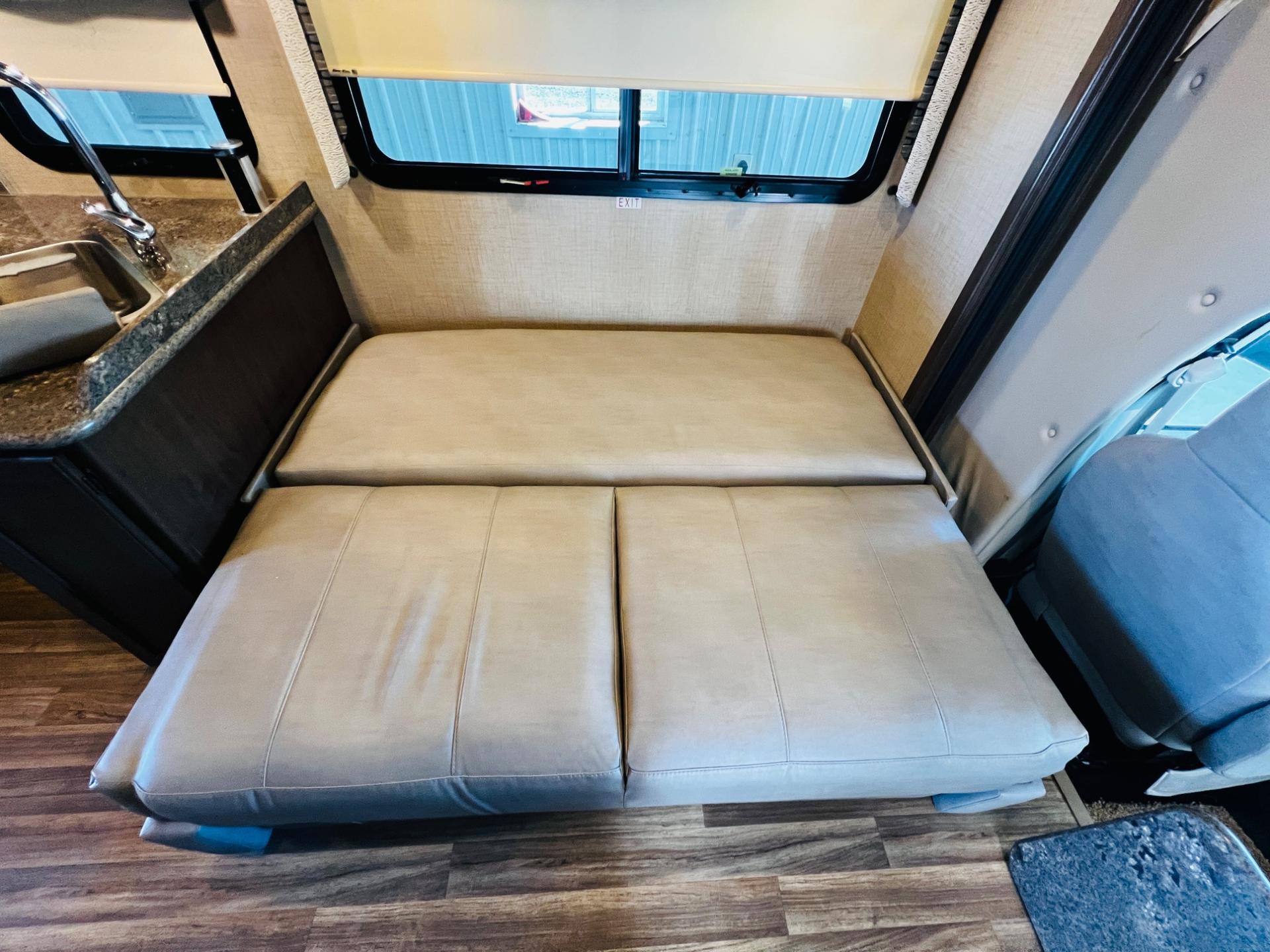 2018 Thor Motor Coach 2018 Thor Motor Coach Outlaw - thumbnail 37
